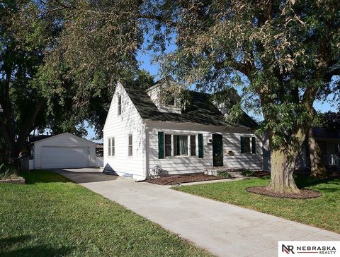 Photo of 8129 Barbara Street, Omaha, NE 68124 (MLS # 22527501)