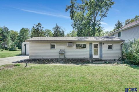 Photo of 835 W Burnham Street, Lincoln, NE 68522 (MLS # 22605663)