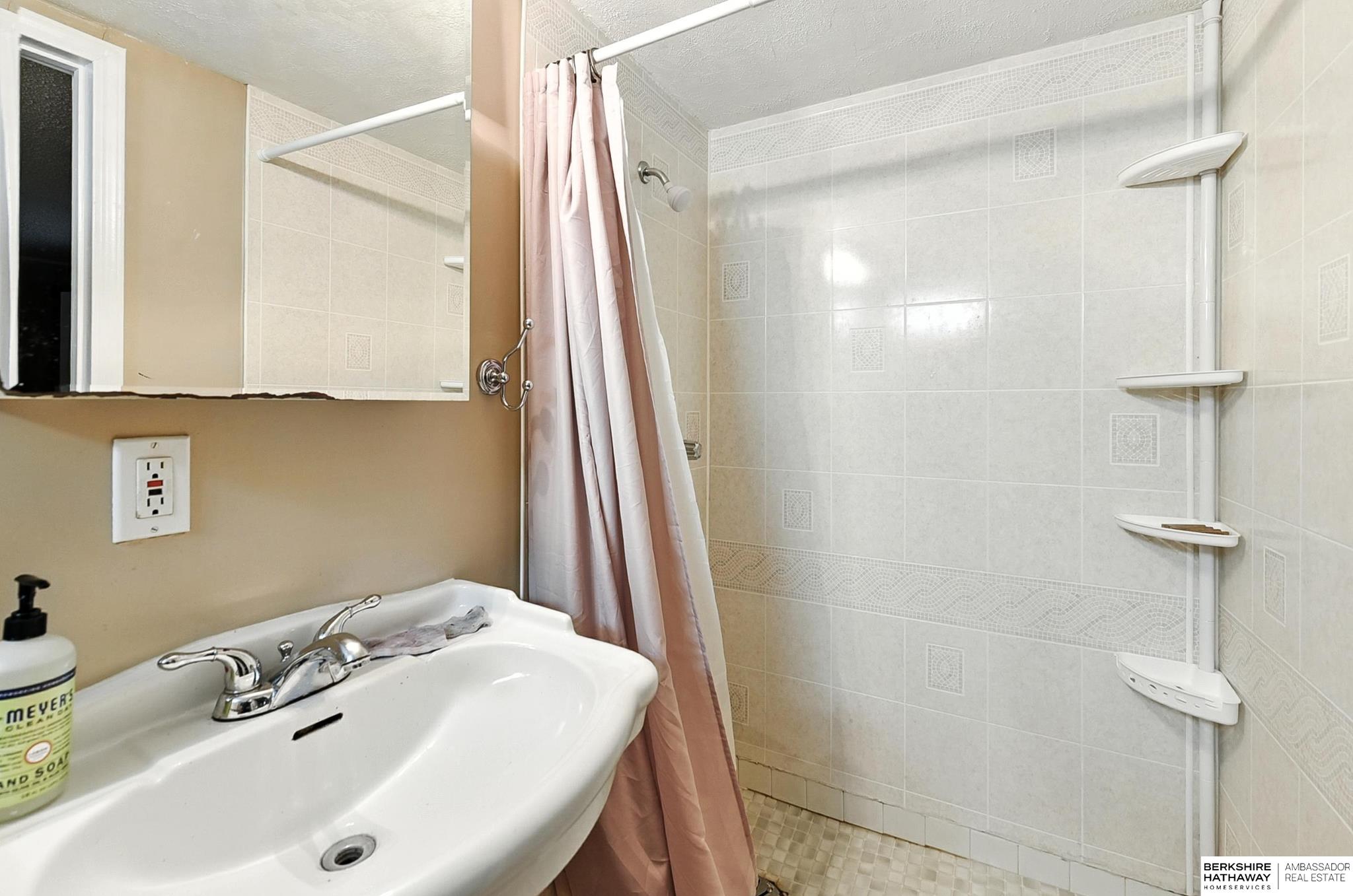 Omaha, Nebraska 68104, United States, 3 Bedrooms Bedrooms, ,2 BathroomsBathrooms,Residential,Active,178141