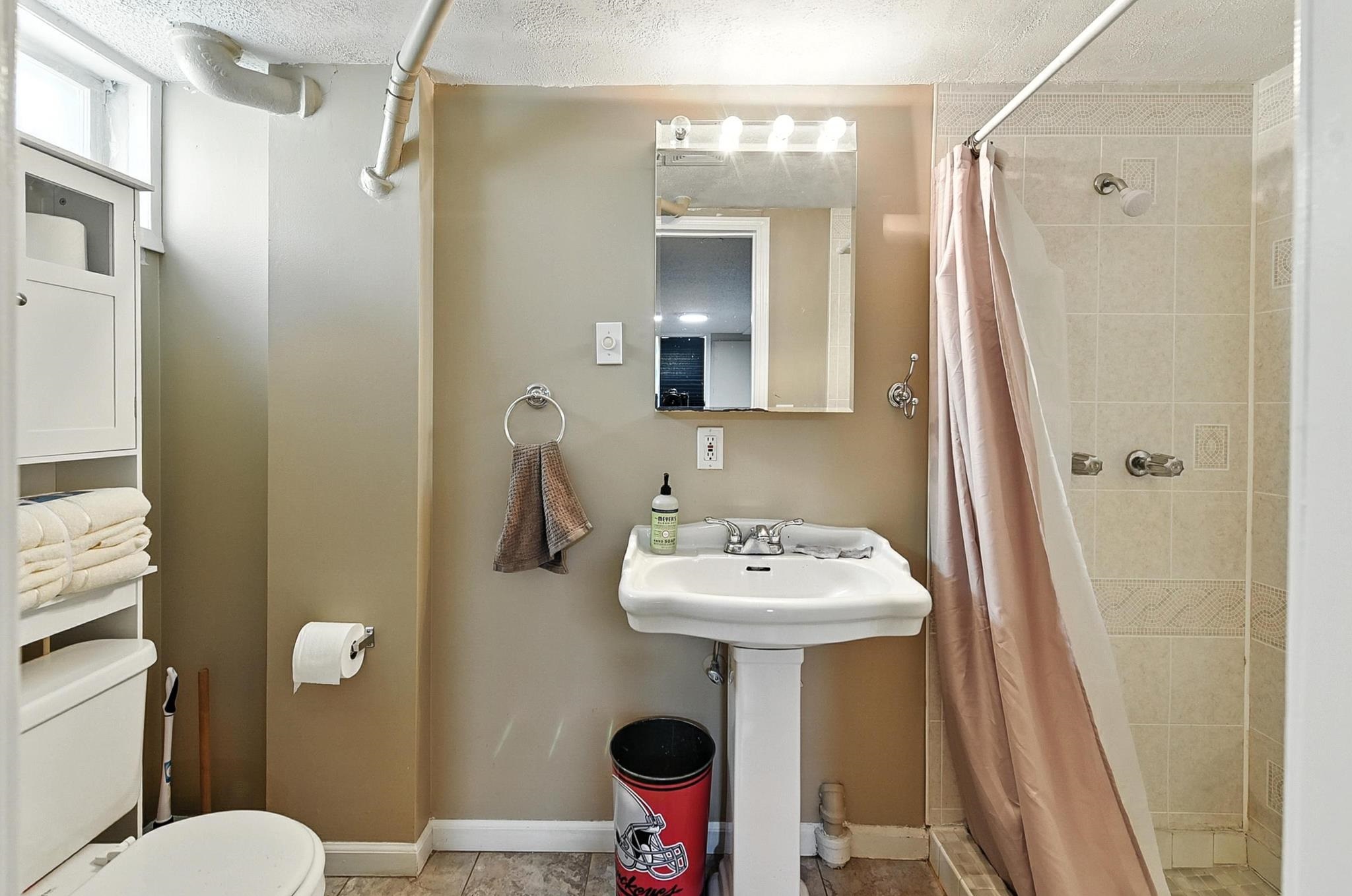 Omaha, Nebraska 68104, United States, 3 Bedrooms Bedrooms, ,2 BathroomsBathrooms,Residential,Active,178141