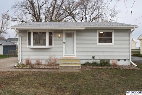 Photo of 1125 Furnas Avenue, Lincoln, NE 68521 (MLS # 22533925)