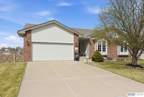 Photo of 15512 Parker Street, Omaha, NE 68154 (MLS # 22608287)
