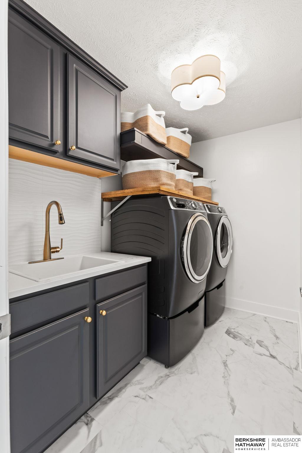 Omaha, Nebraska 68130, United States, 5 Bedrooms Bedrooms, ,5 BathroomsBathrooms,Residential,Active,229175