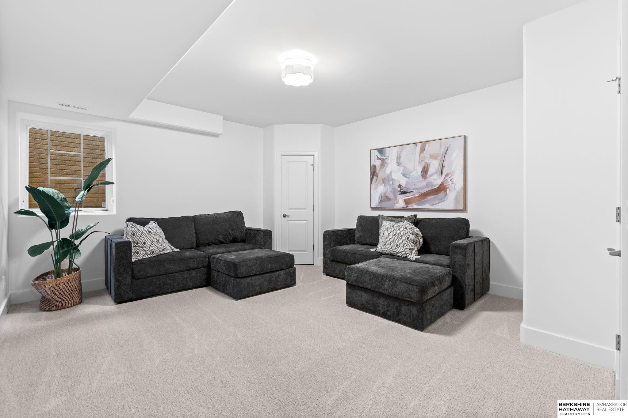 Omaha, Nebraska 68130, United States, 5 Bedrooms Bedrooms, ,5 BathroomsBathrooms,Residential,Active,229175