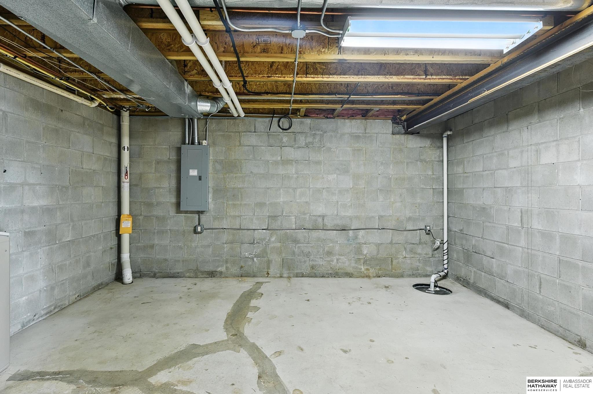 Omaha, Nebraska 68154, United States, 4 Bedrooms Bedrooms, ,3 BathroomsBathrooms,Residential,Pending,159937