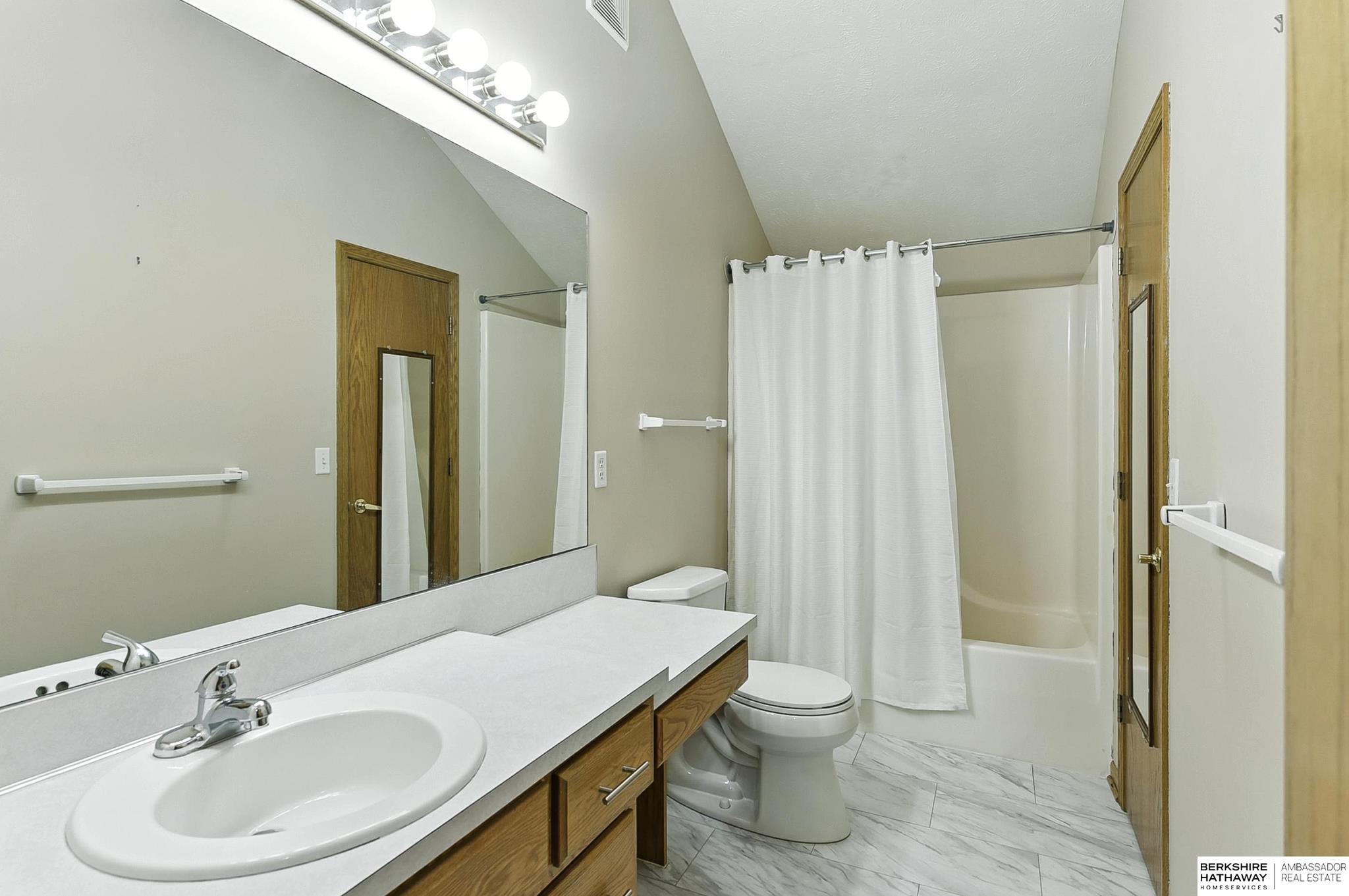 Omaha, Nebraska 68154, United States, 4 Bedrooms Bedrooms, ,3 BathroomsBathrooms,Residential,Pending,159937