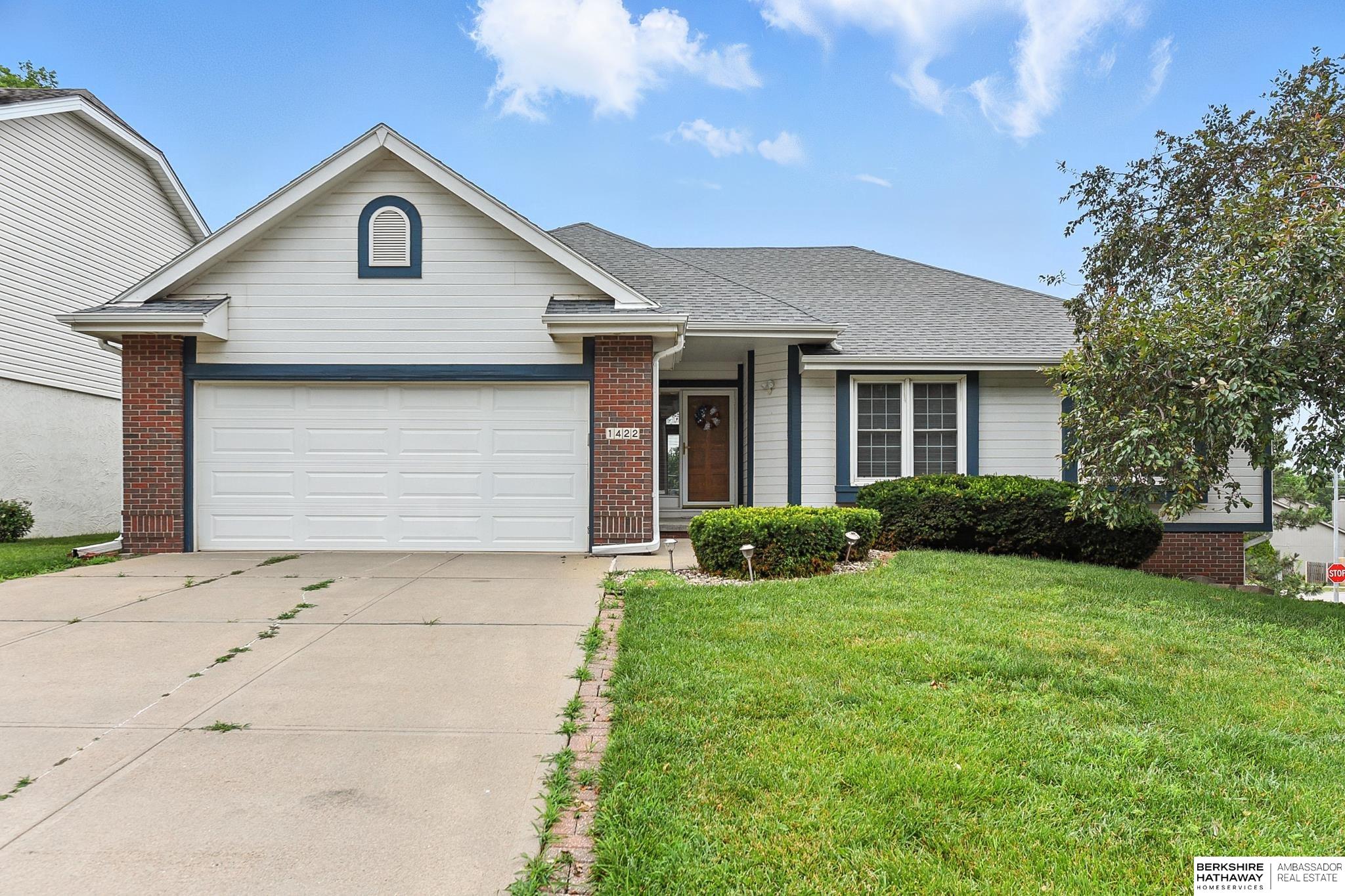 Omaha, Nebraska 68154, United States, 4 Bedrooms Bedrooms, ,3 BathroomsBathrooms,Residential,Pending,159937