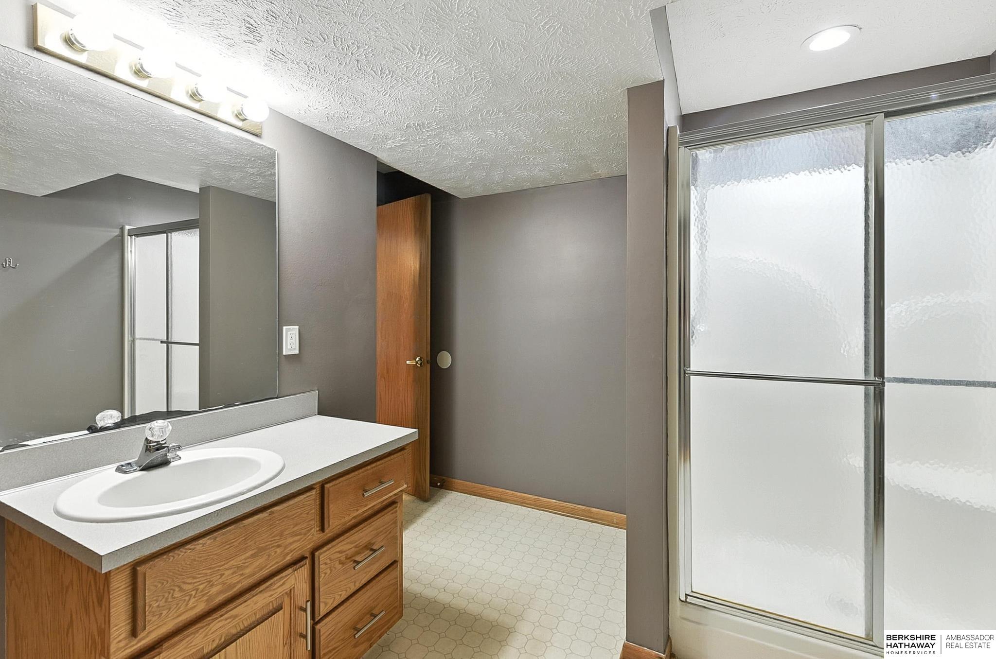 Omaha, Nebraska 68154, United States, 4 Bedrooms Bedrooms, ,3 BathroomsBathrooms,Residential,Pending,159937