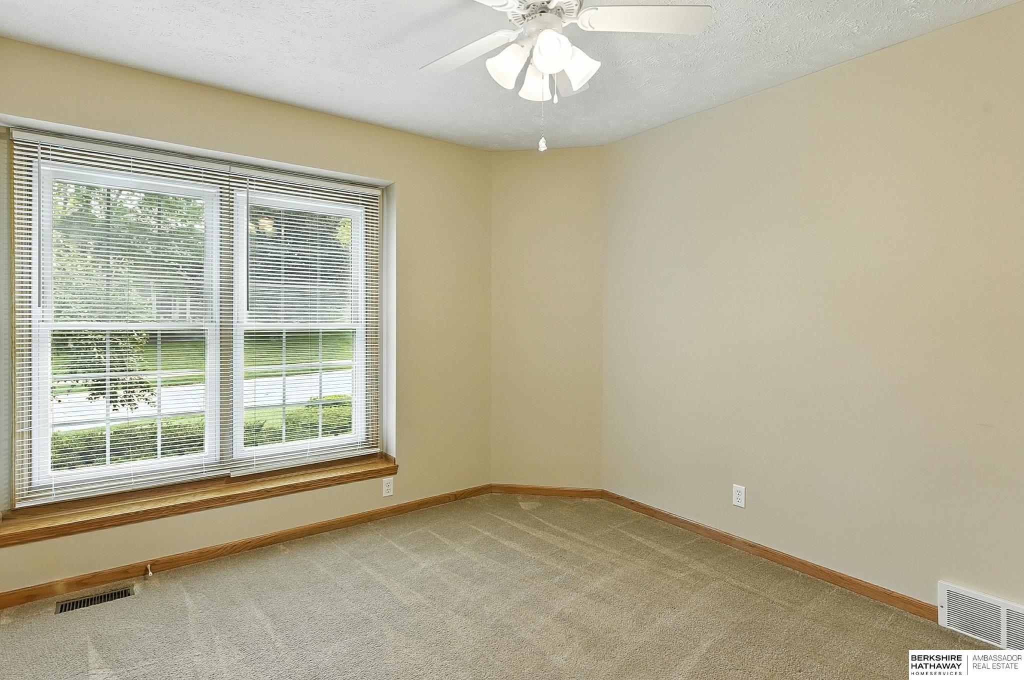 Omaha, Nebraska 68154, United States, 4 Bedrooms Bedrooms, ,3 BathroomsBathrooms,Residential,Pending,159937