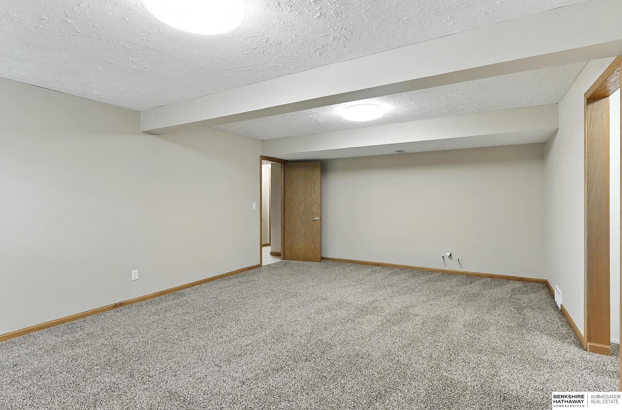 Omaha, Nebraska 68154, United States, 4 Bedrooms Bedrooms, ,3 BathroomsBathrooms,Residential,Pending,159937