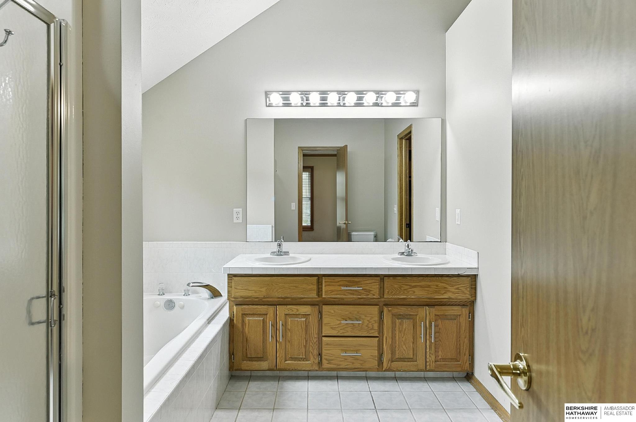 Omaha, Nebraska 68154, United States, 4 Bedrooms Bedrooms, ,3 BathroomsBathrooms,Residential,Pending,159937