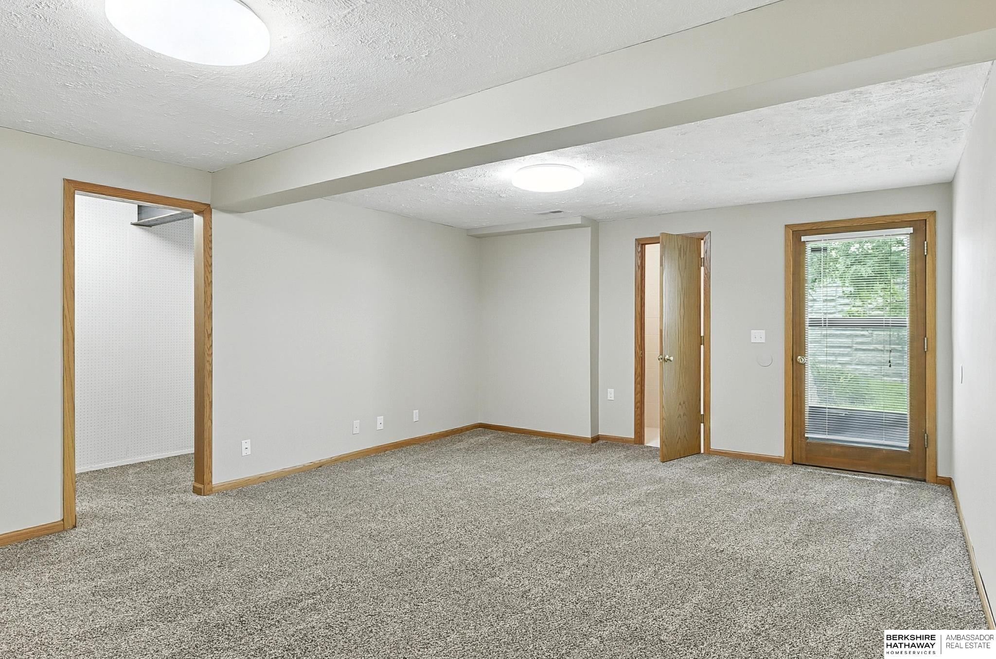 Omaha, Nebraska 68154, United States, 4 Bedrooms Bedrooms, ,3 BathroomsBathrooms,Residential,Pending,159937