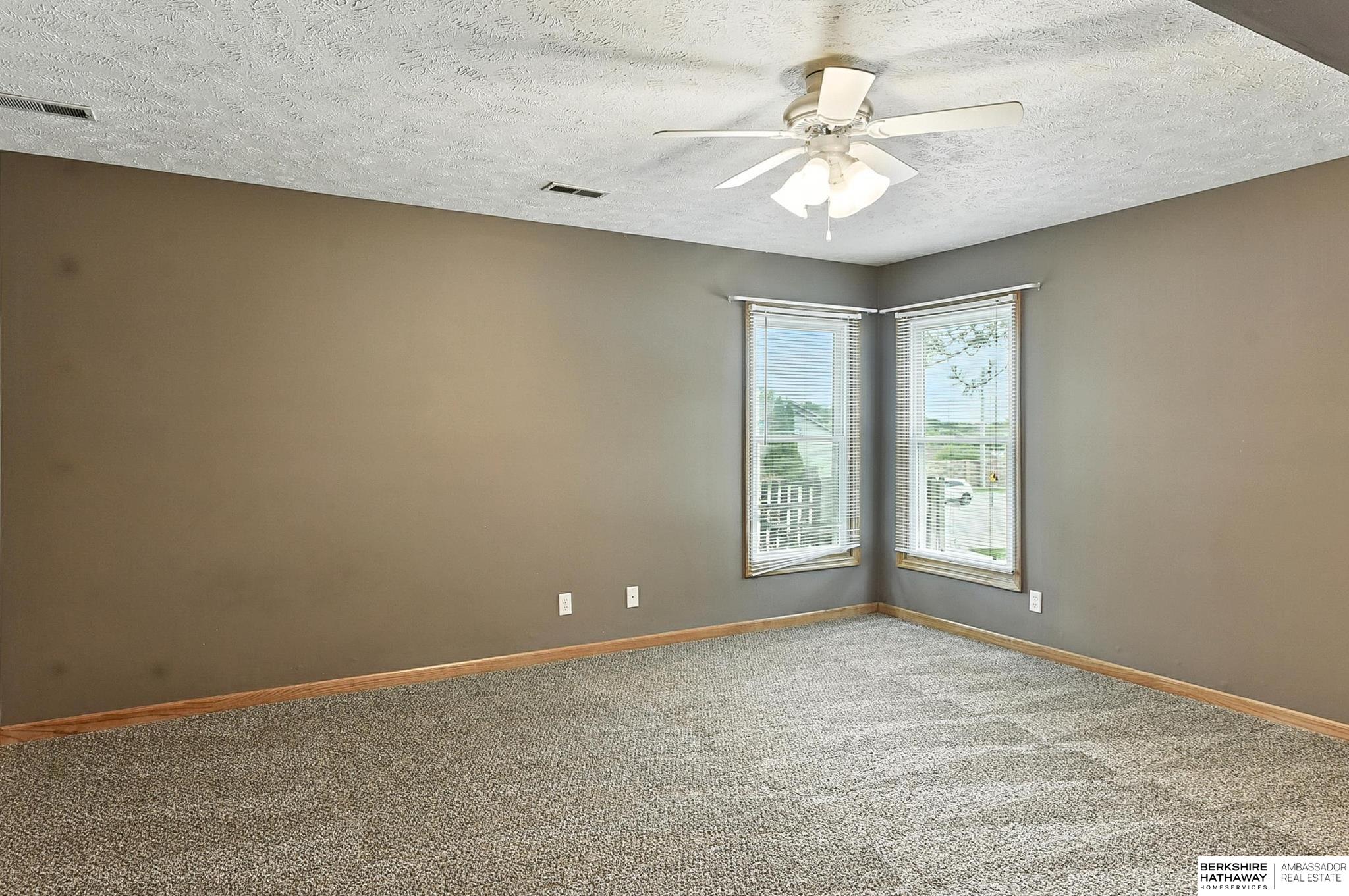 Omaha, Nebraska 68154, United States, 4 Bedrooms Bedrooms, ,3 BathroomsBathrooms,Residential,Pending,159937