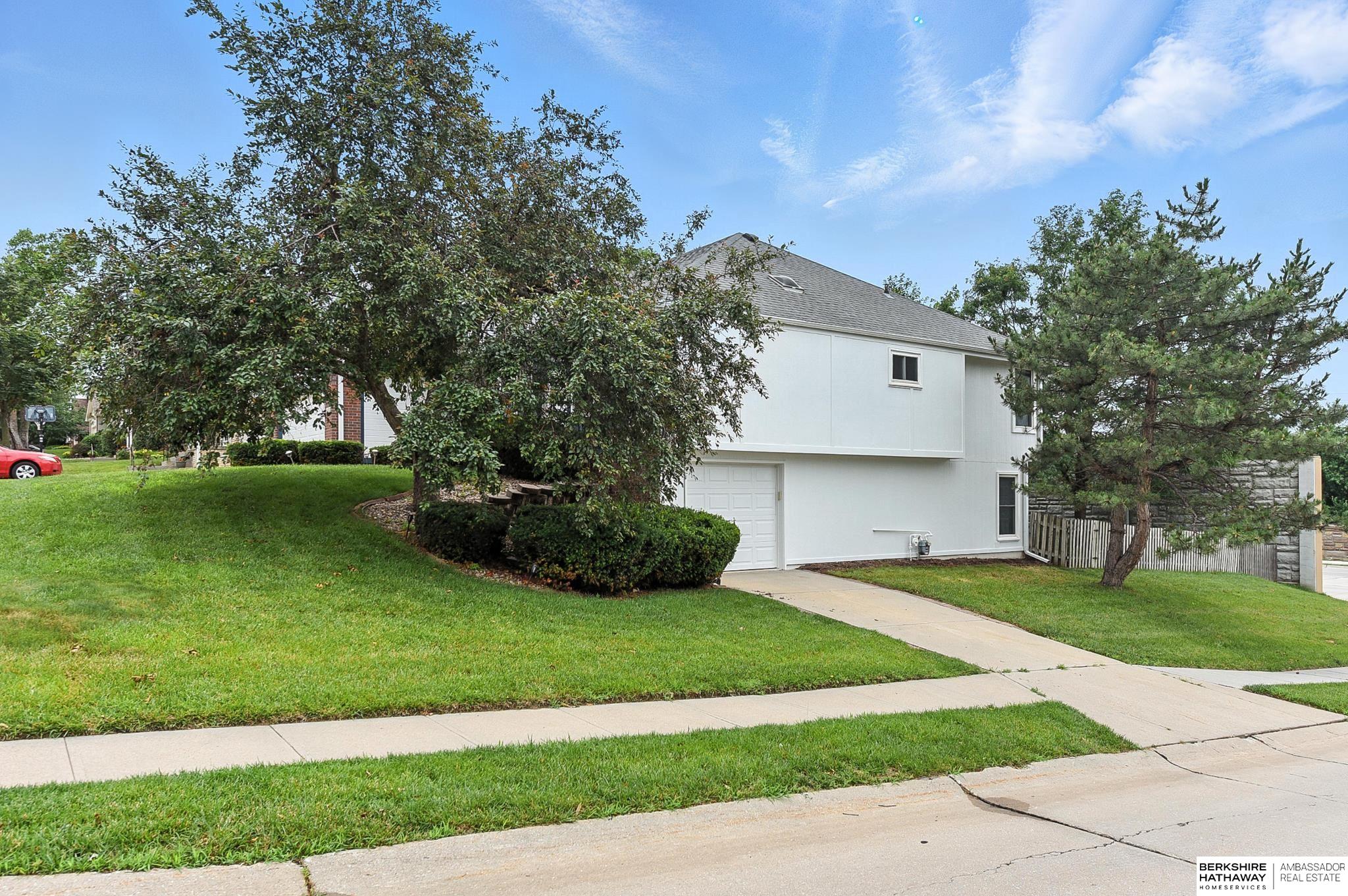 Omaha, Nebraska 68154, United States, 4 Bedrooms Bedrooms, ,3 BathroomsBathrooms,Residential,Pending,159937