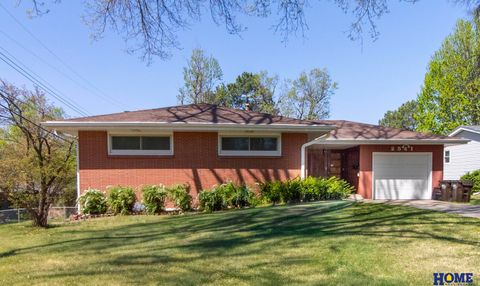 Photo of 2541 Marilynn Avenue, Lincoln, NE 68502 (MLS # 22611096)