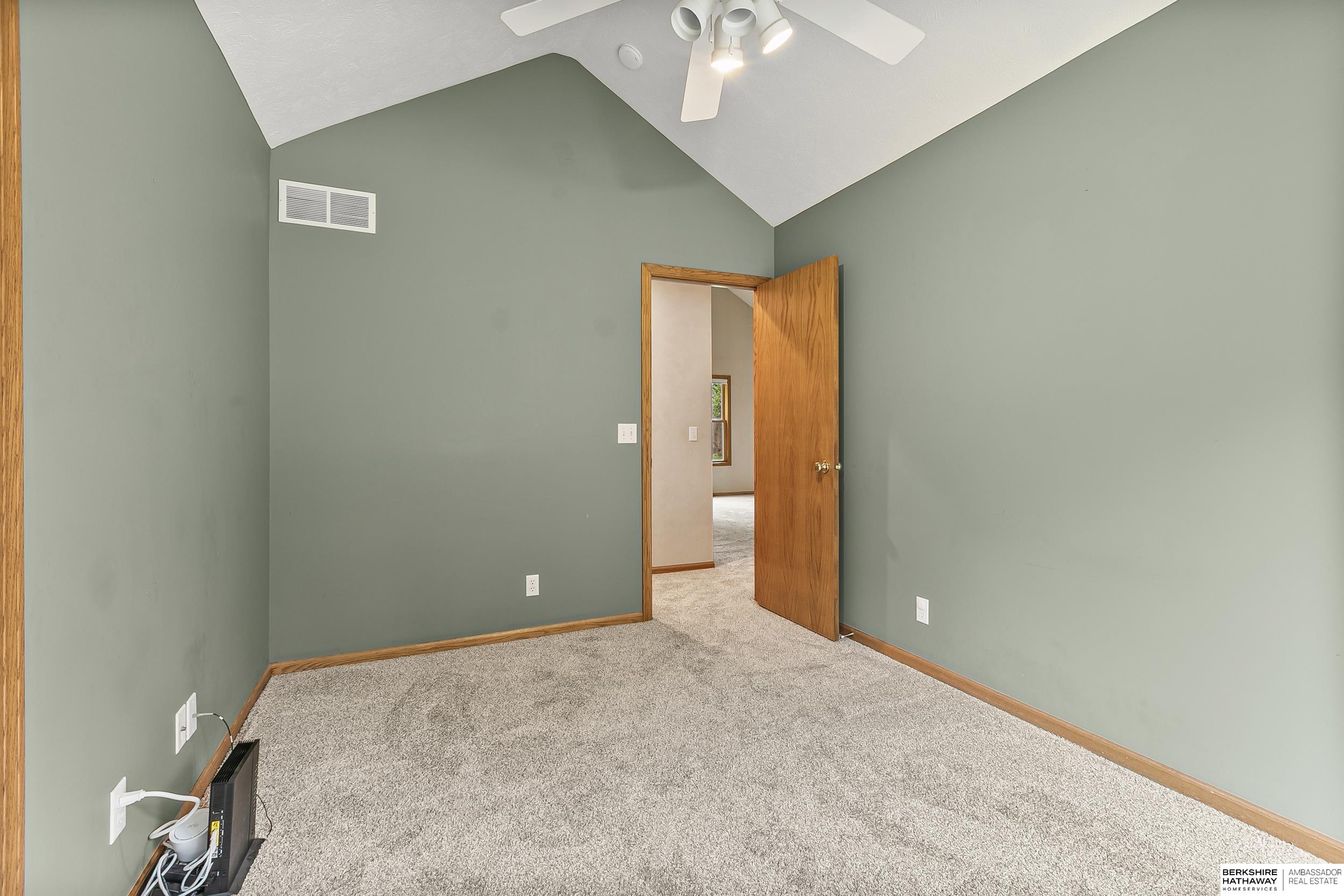 Lincoln, Nebraska 68516, United States, 3 Bedrooms Bedrooms, ,3 BathroomsBathrooms,Residential,Active,179835