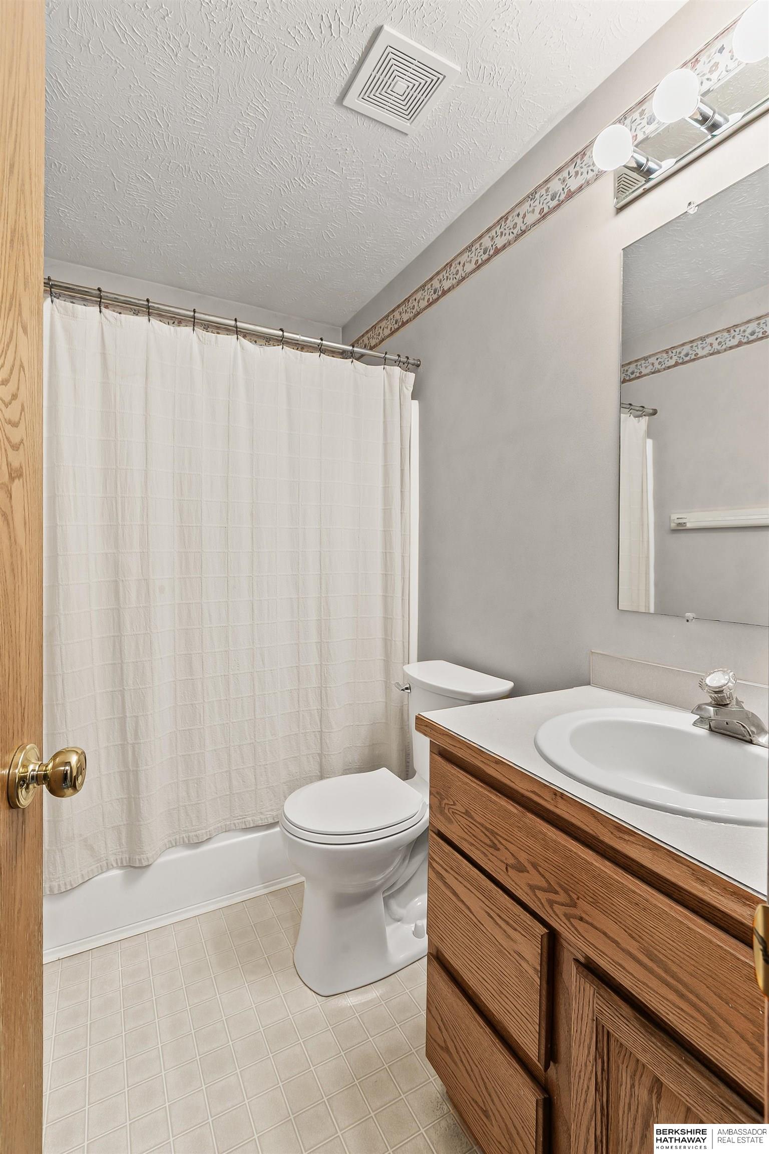 Lincoln, Nebraska 68516, United States, 3 Bedrooms Bedrooms, ,3 BathroomsBathrooms,Residential,Active,179835