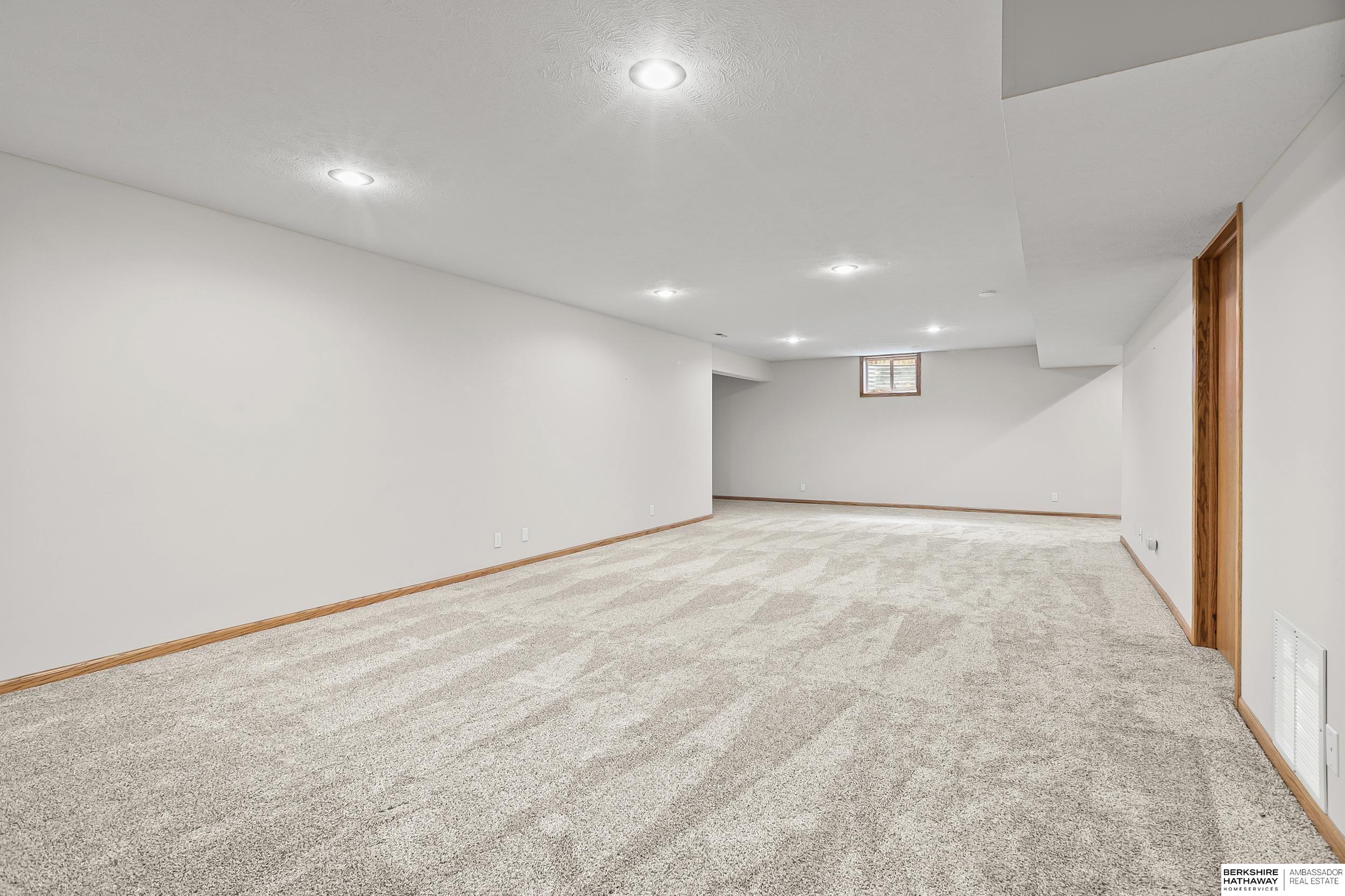 Lincoln, Nebraska 68516, United States, 3 Bedrooms Bedrooms, ,3 BathroomsBathrooms,Residential,Active,179835