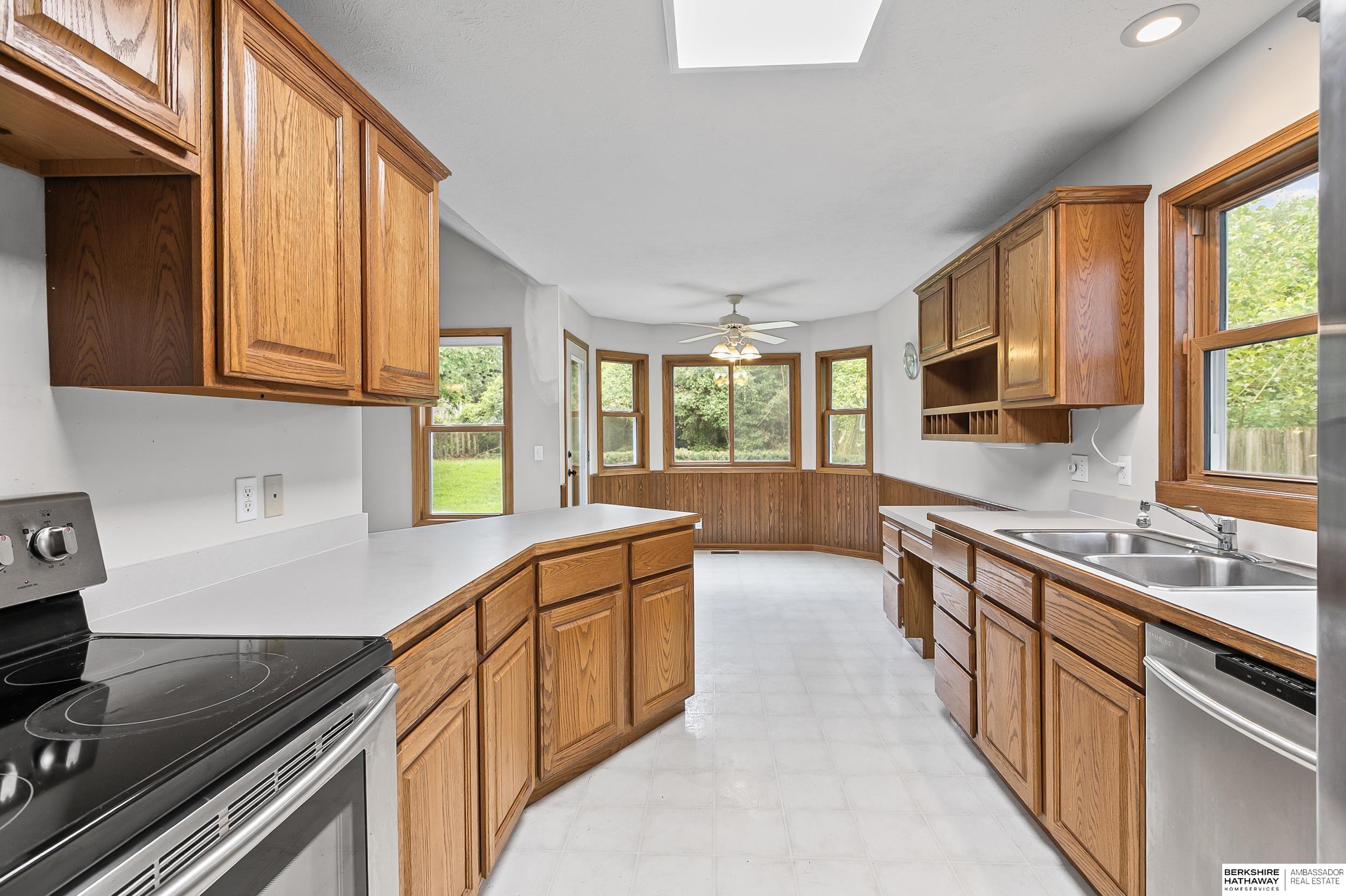 Lincoln, Nebraska 68516, United States, 3 Bedrooms Bedrooms, ,3 BathroomsBathrooms,Residential,Active,179835