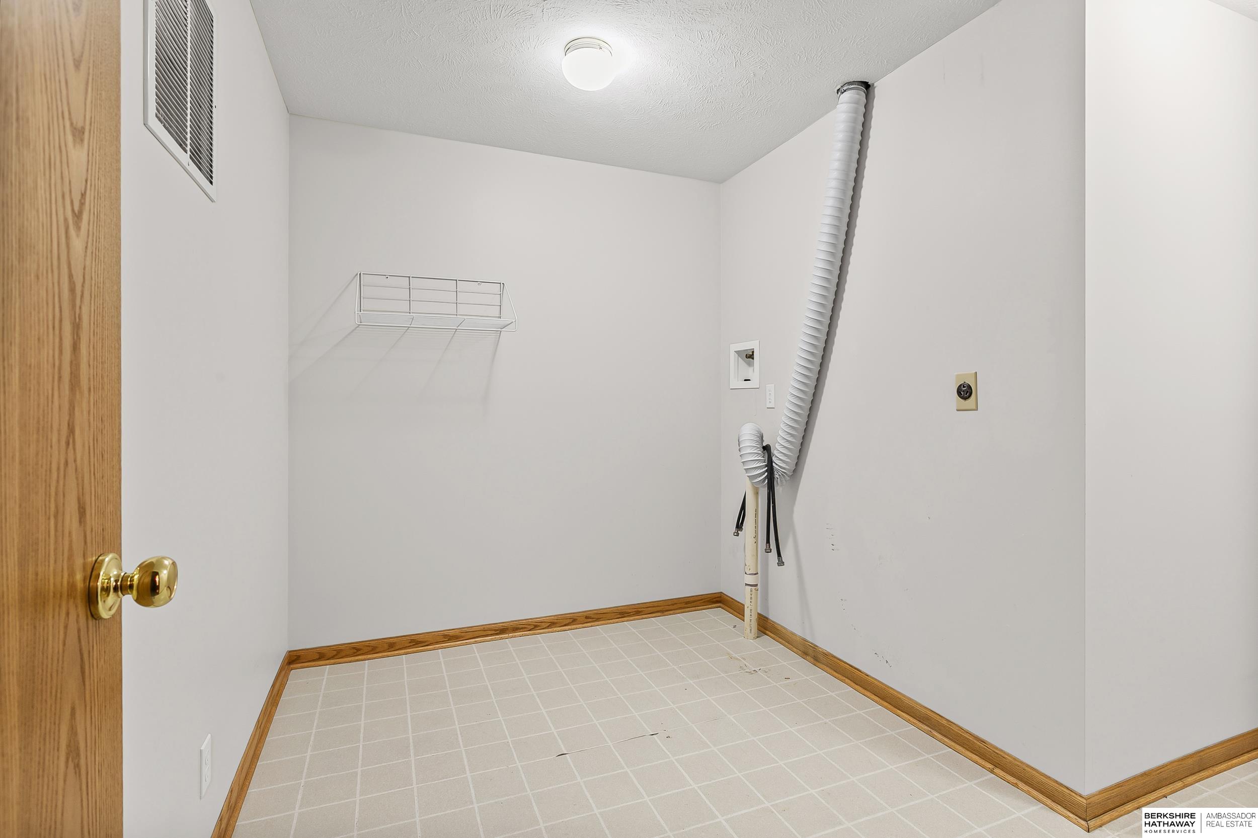 Lincoln, Nebraska 68516, United States, 3 Bedrooms Bedrooms, ,3 BathroomsBathrooms,Residential,Active,179835