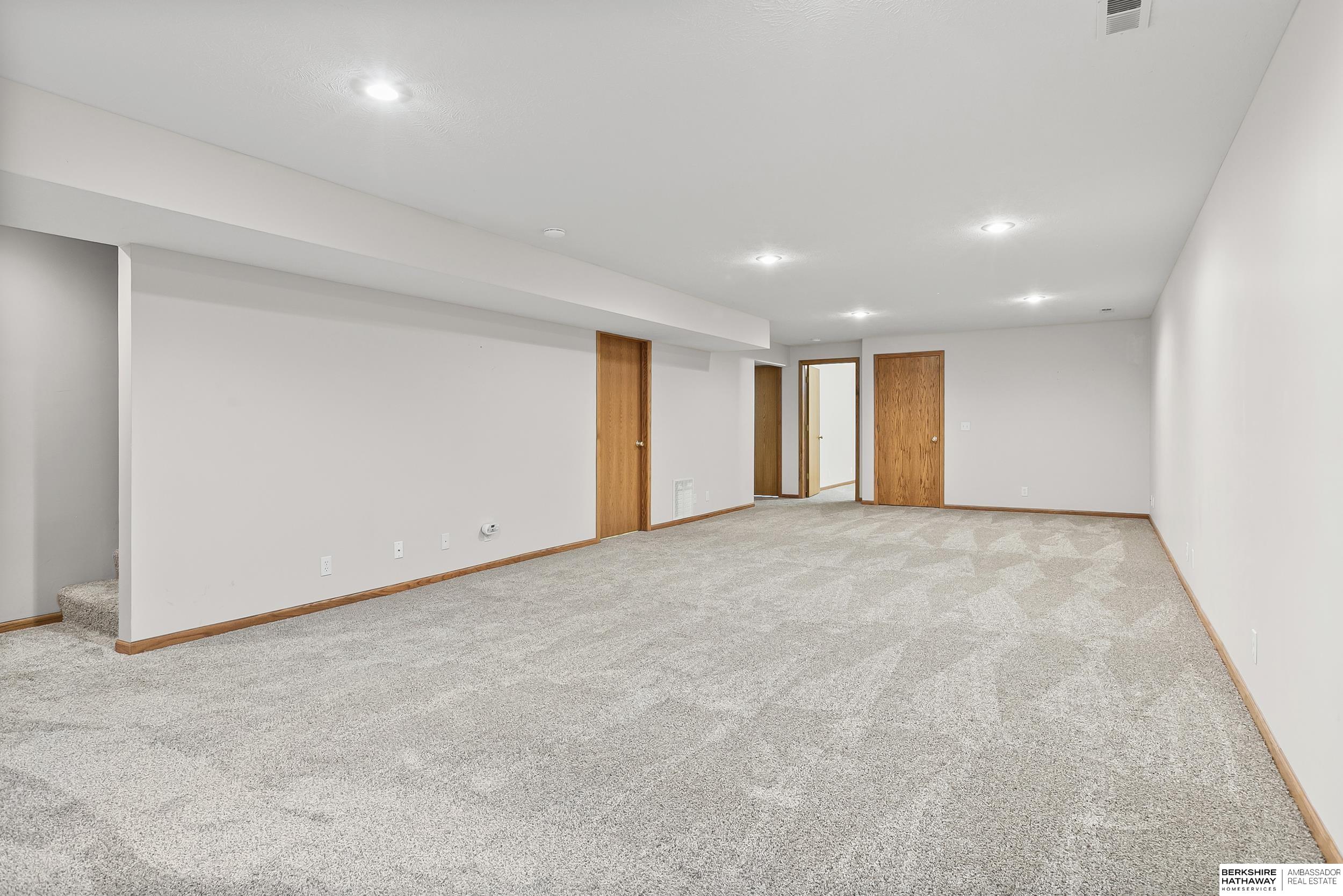 Lincoln, Nebraska 68516, United States, 3 Bedrooms Bedrooms, ,3 BathroomsBathrooms,Residential,Active,179835