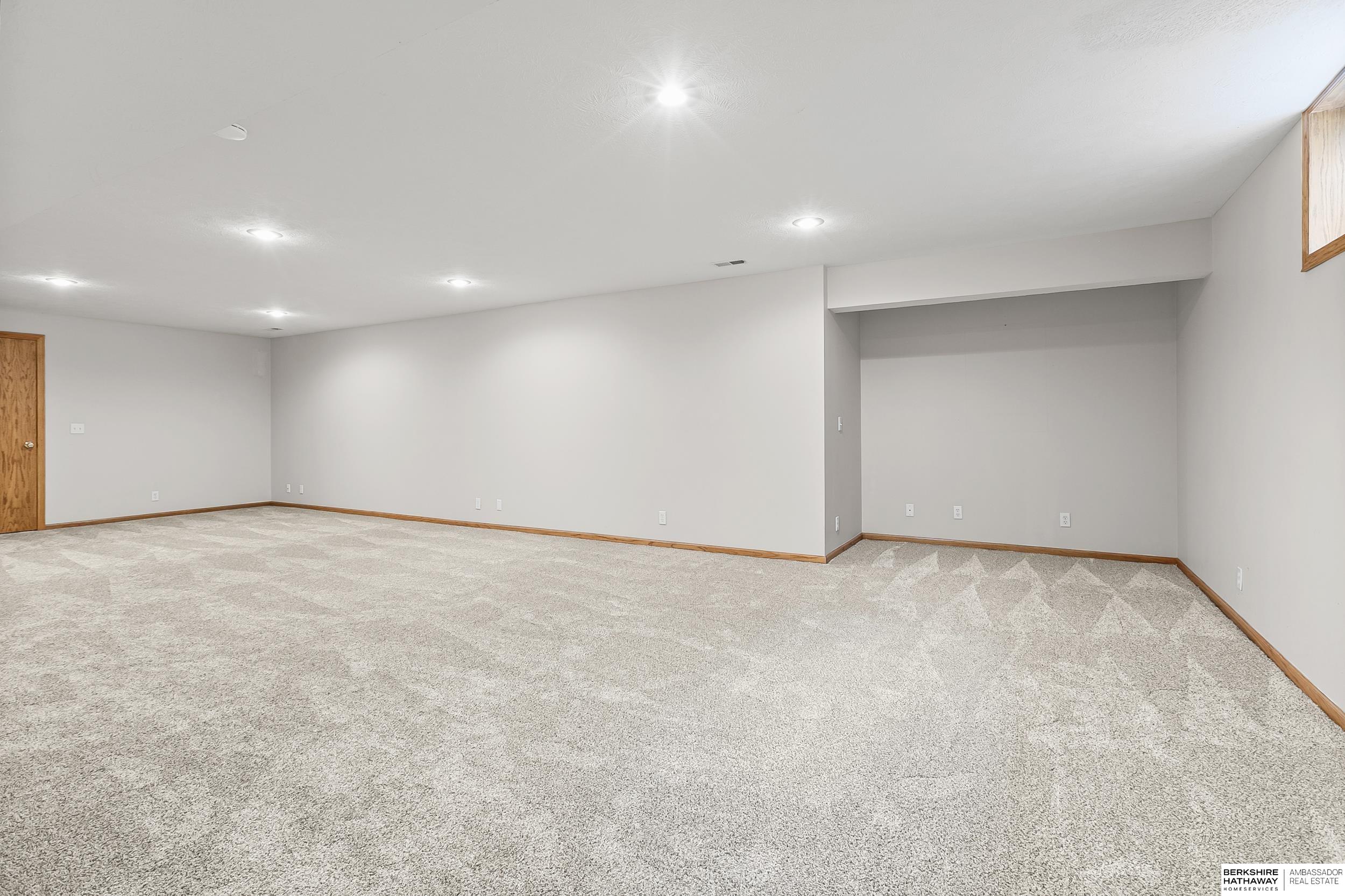 Lincoln, Nebraska 68516, United States, 3 Bedrooms Bedrooms, ,3 BathroomsBathrooms,Residential,Active,179835