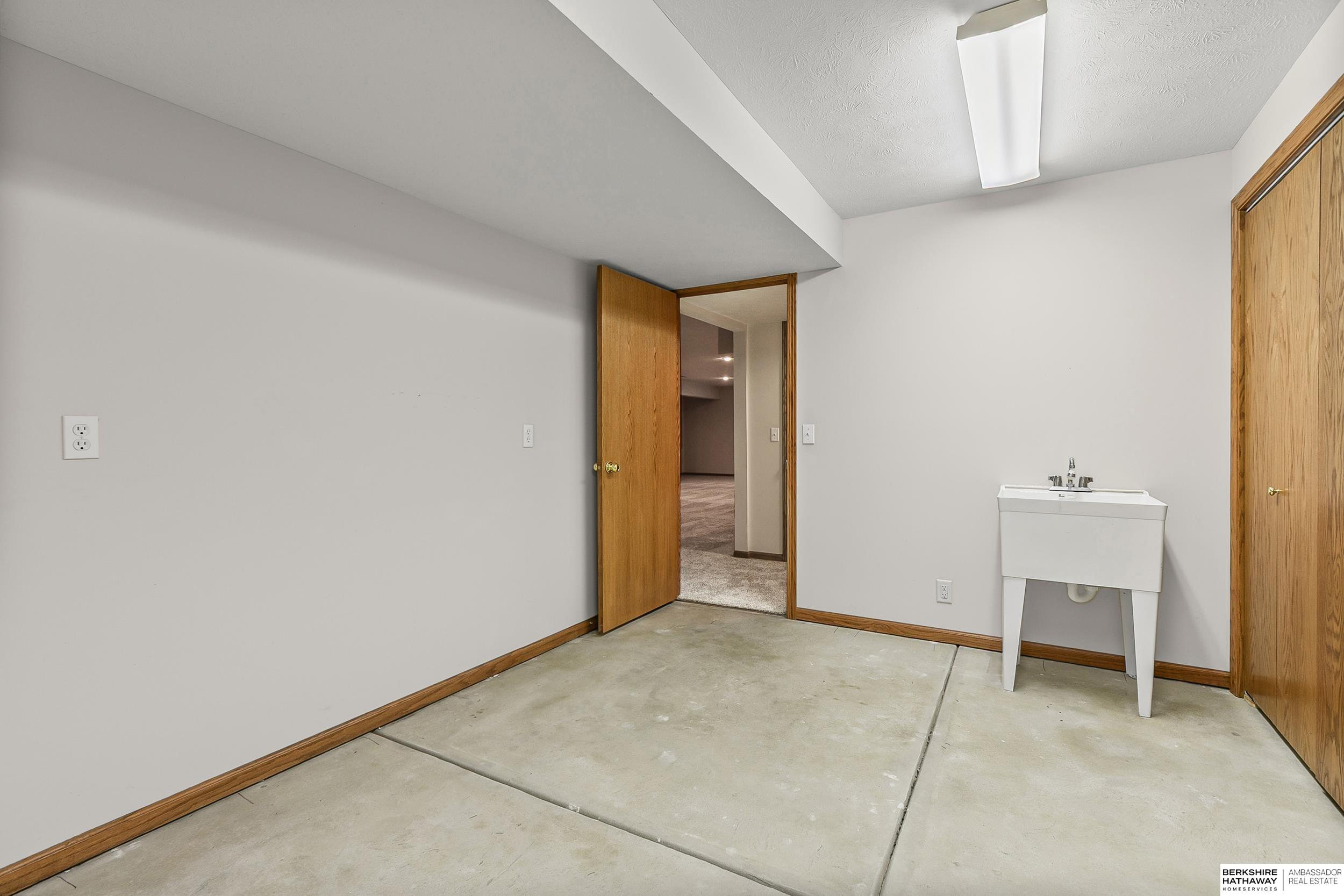 Lincoln, Nebraska 68516, United States, 3 Bedrooms Bedrooms, ,3 BathroomsBathrooms,Residential,Active,179835