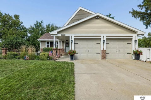 Photo of 4800 Huddersfield Court, Lincoln, NE 68516 (MLS # 22630416)