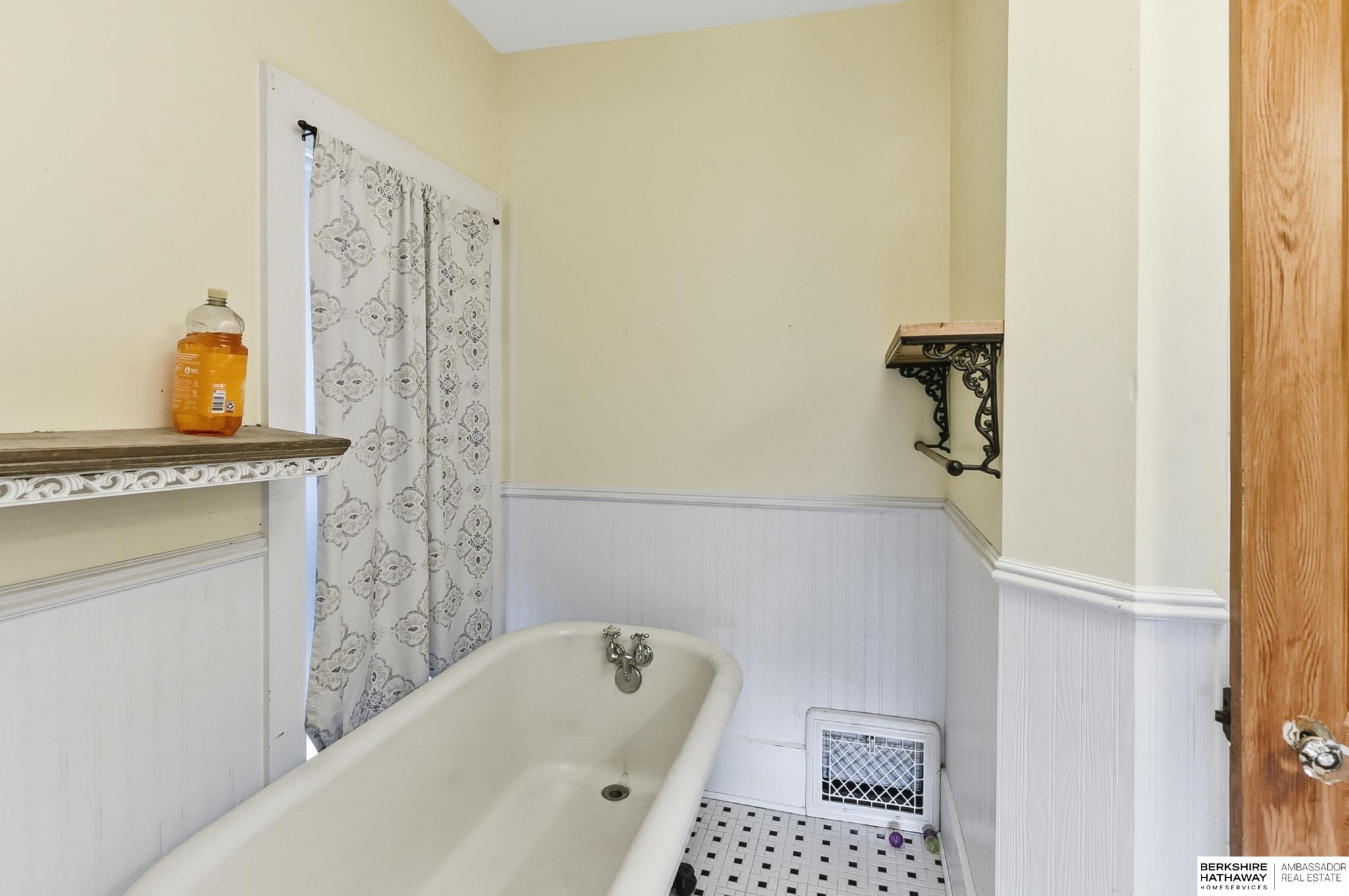 Louisville, Nebraska 68037, United States, 4 Bedrooms Bedrooms, ,2 BathroomsBathrooms,Residential,Active,229511