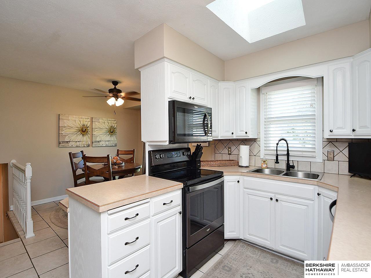 Omaha, Nebraska 68144, United States, 4 Bedrooms Bedrooms, ,2 BathroomsBathrooms,Residential,Pending,224091