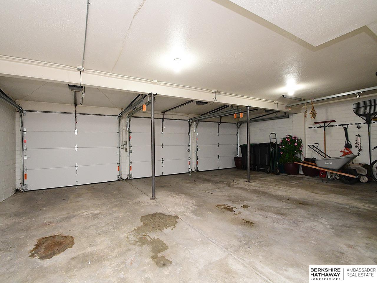 Omaha, Nebraska 68144, United States, 4 Bedrooms Bedrooms, ,2 BathroomsBathrooms,Residential,Pending,224091