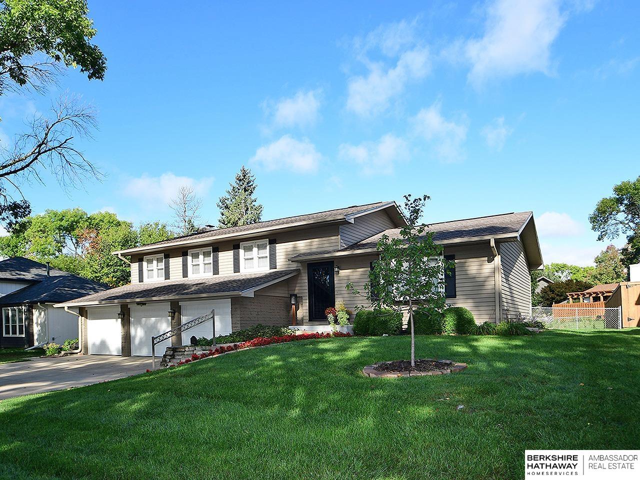 Omaha, Nebraska 68144, United States, 4 Bedrooms Bedrooms, ,2 BathroomsBathrooms,Residential,Pending,224091