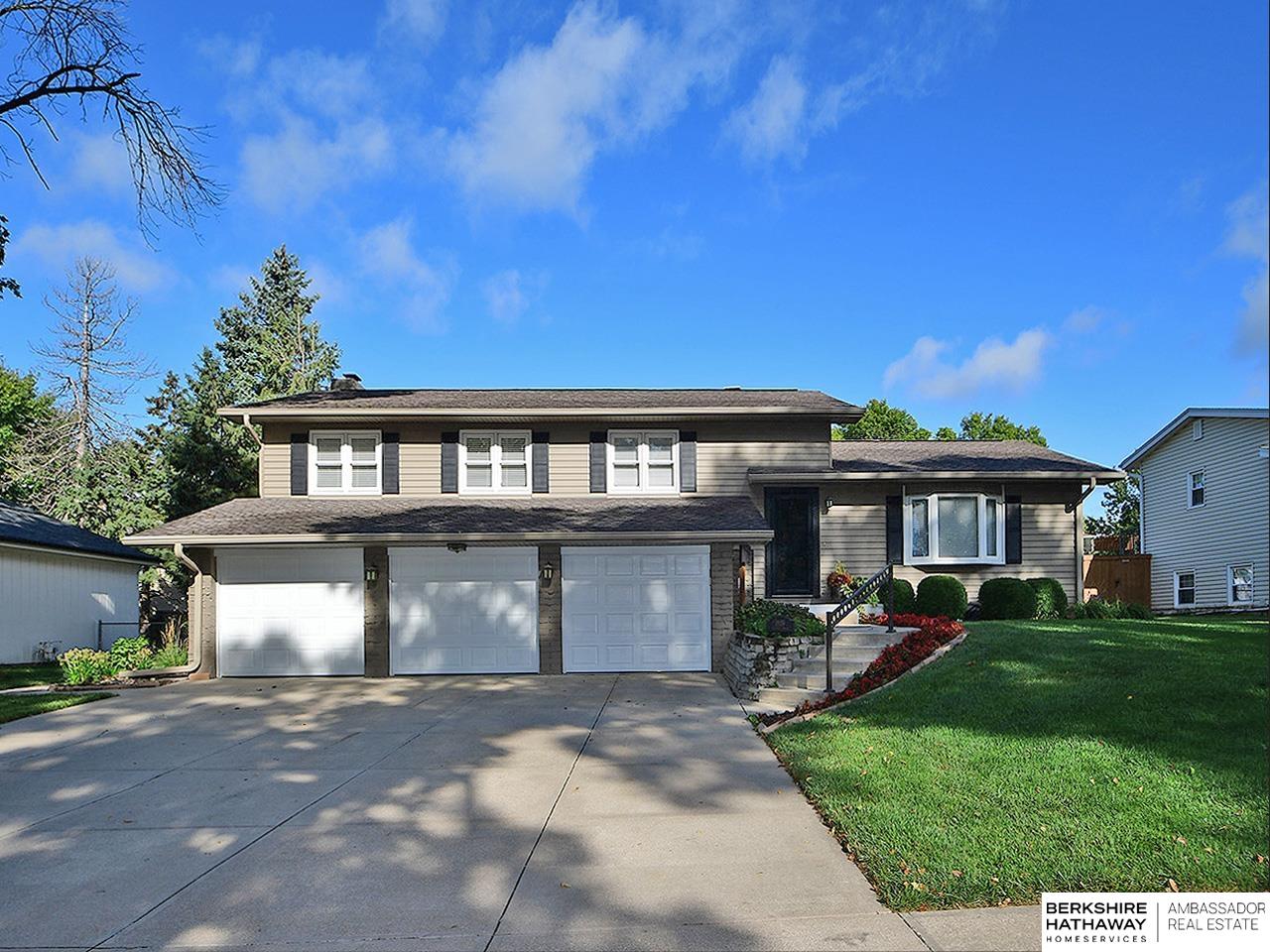 Omaha, Nebraska 68144, United States, 4 Bedrooms Bedrooms, ,2 BathroomsBathrooms,Residential,Pending,224091