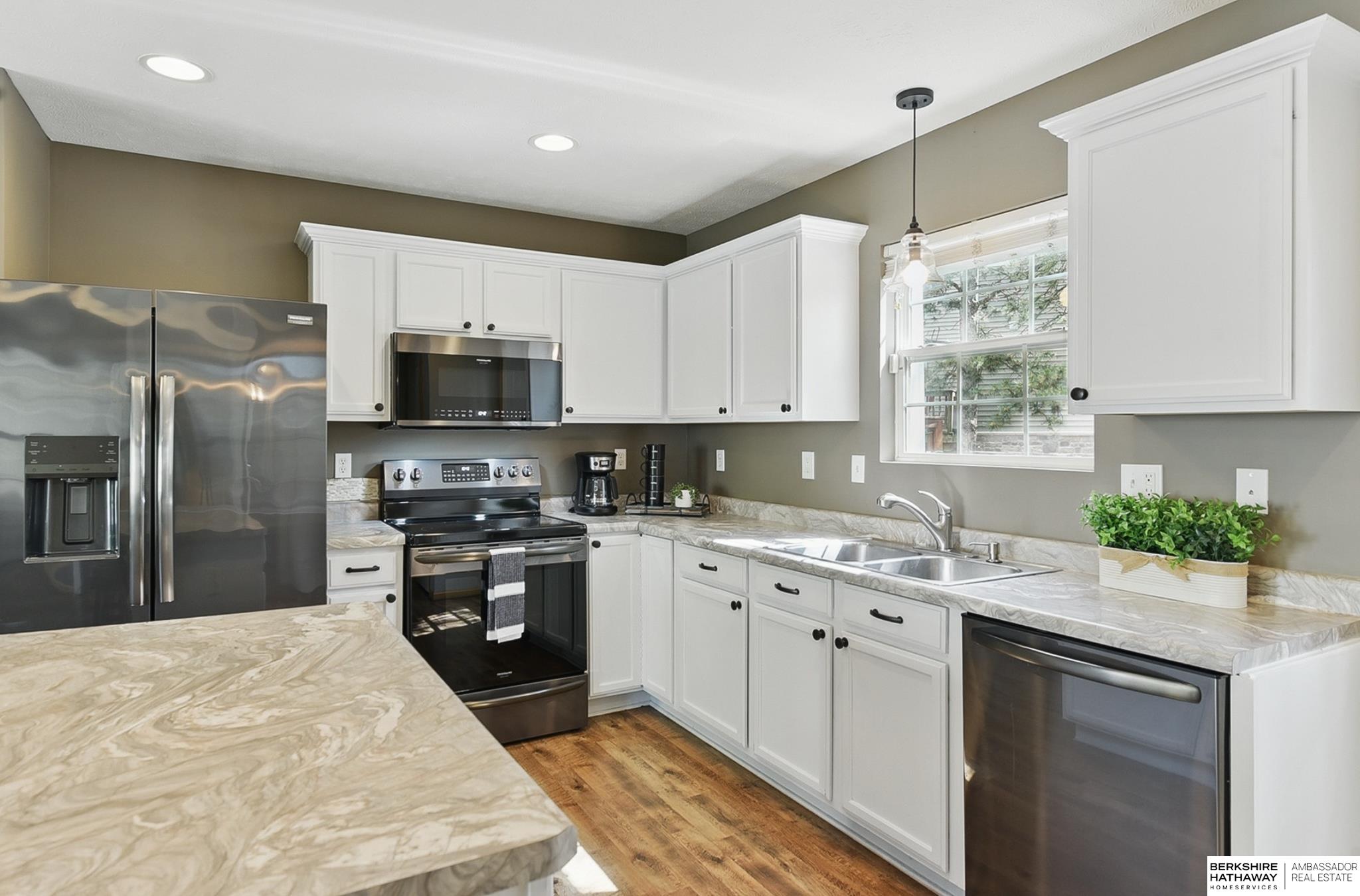 Omaha, Nebraska 68116, United States, 2 Bedrooms Bedrooms, ,2 BathroomsBathrooms,Residential,Pending,136917