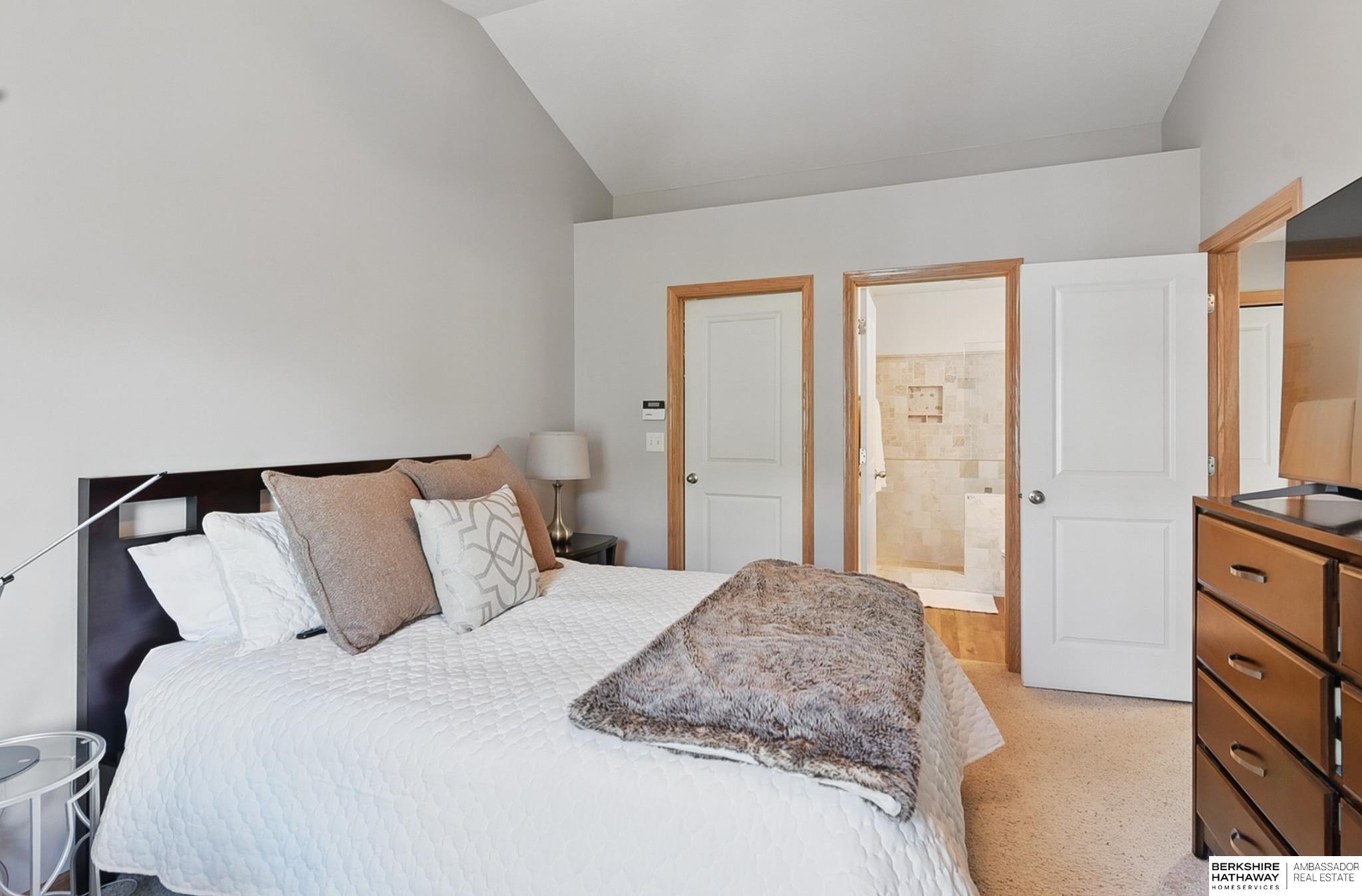 Omaha, Nebraska 68116, United States, 2 Bedrooms Bedrooms, ,2 BathroomsBathrooms,Residential,Pending,136917