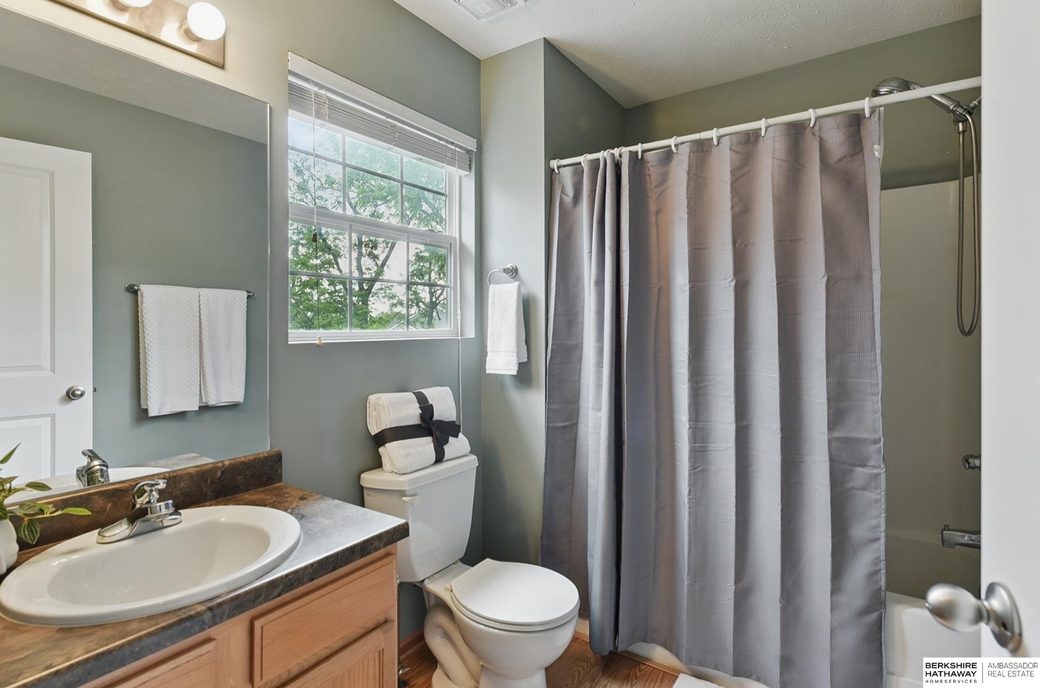 Omaha, Nebraska 68116, United States, 2 Bedrooms Bedrooms, ,2 BathroomsBathrooms,Residential,Pending,136917