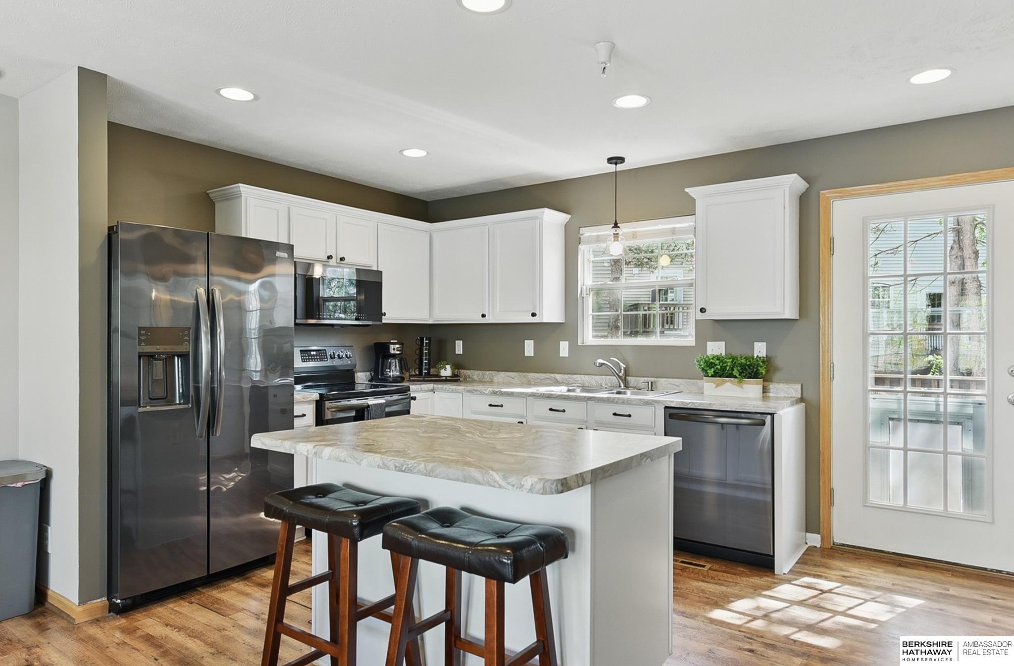 Omaha, Nebraska 68116, United States, 2 Bedrooms Bedrooms, ,2 BathroomsBathrooms,Residential,Pending,136917