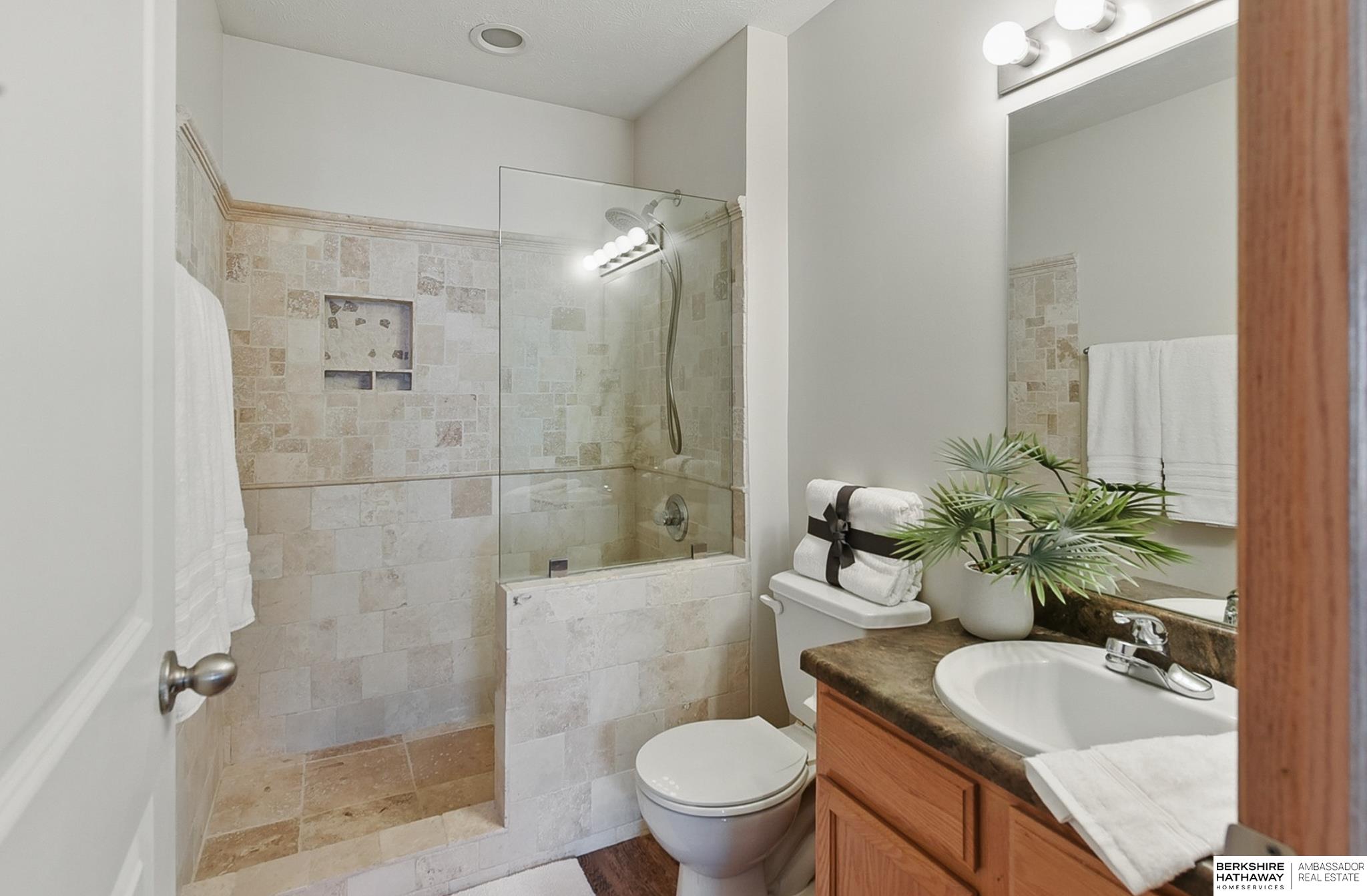 Omaha, Nebraska 68116, United States, 2 Bedrooms Bedrooms, ,2 BathroomsBathrooms,Residential,Pending,136917