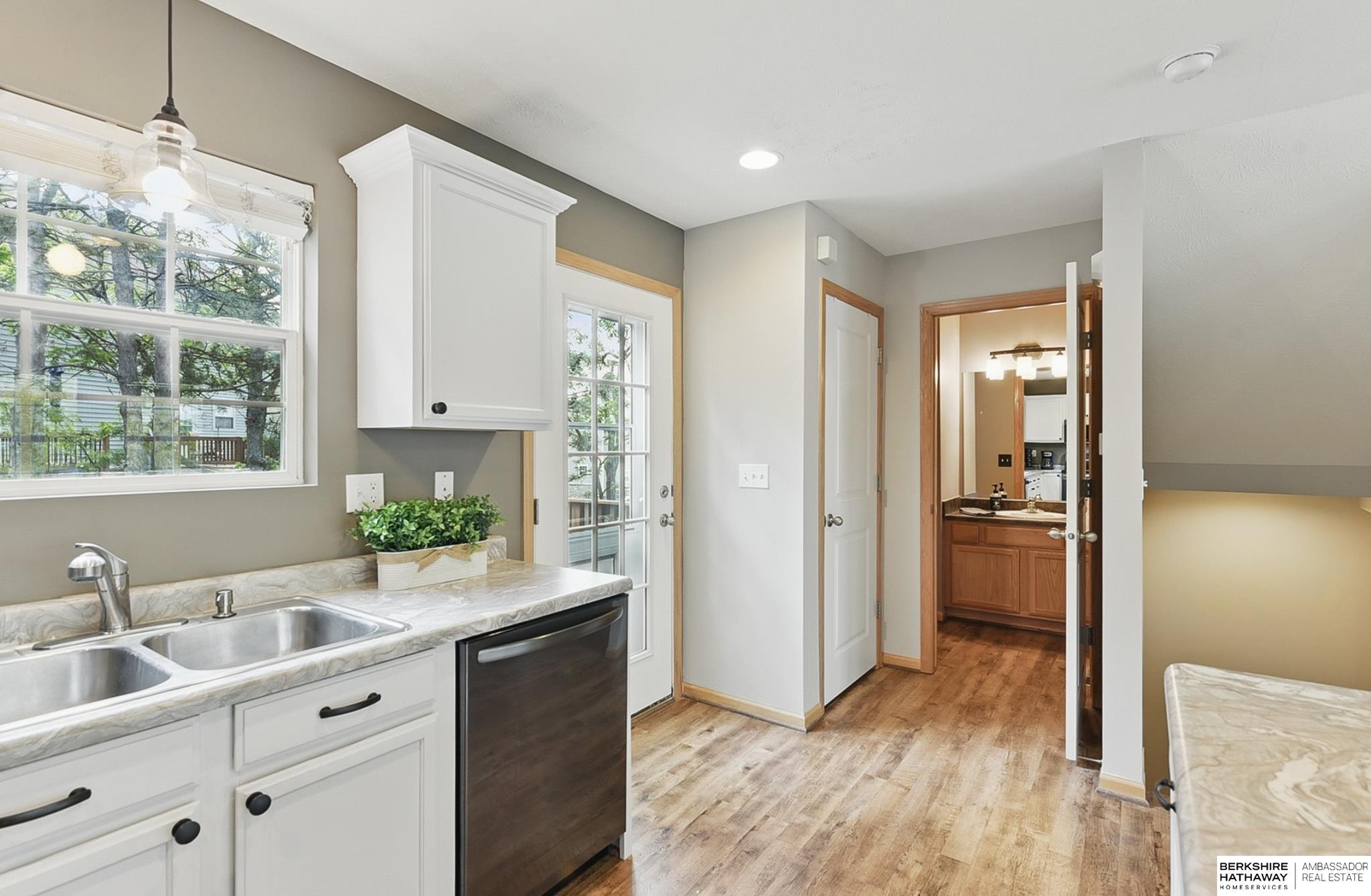 Omaha, Nebraska 68116, United States, 2 Bedrooms Bedrooms, ,2 BathroomsBathrooms,Residential,Pending,136917