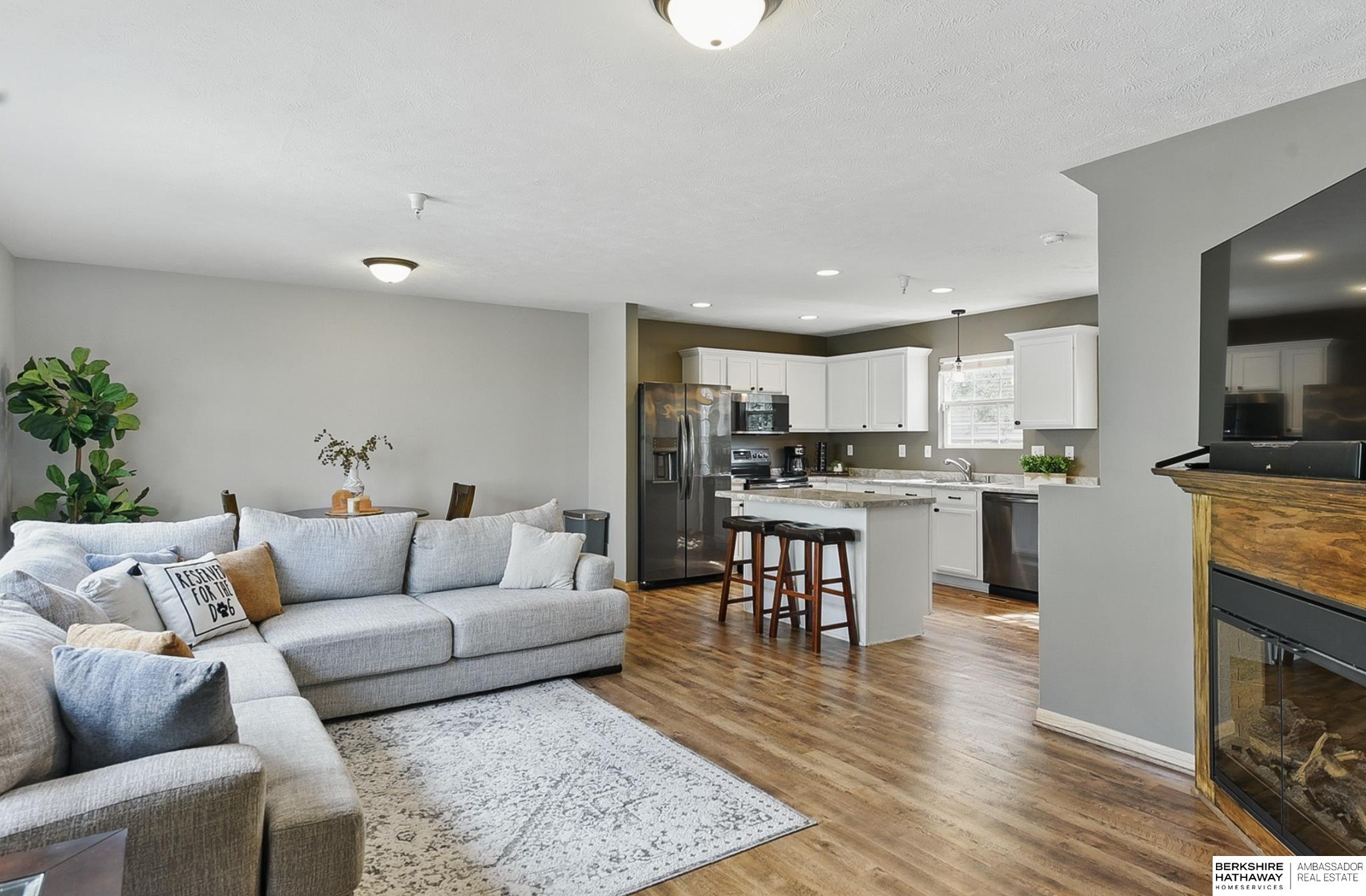 Omaha, Nebraska 68116, United States, 2 Bedrooms Bedrooms, ,2 BathroomsBathrooms,Residential,Pending,136917