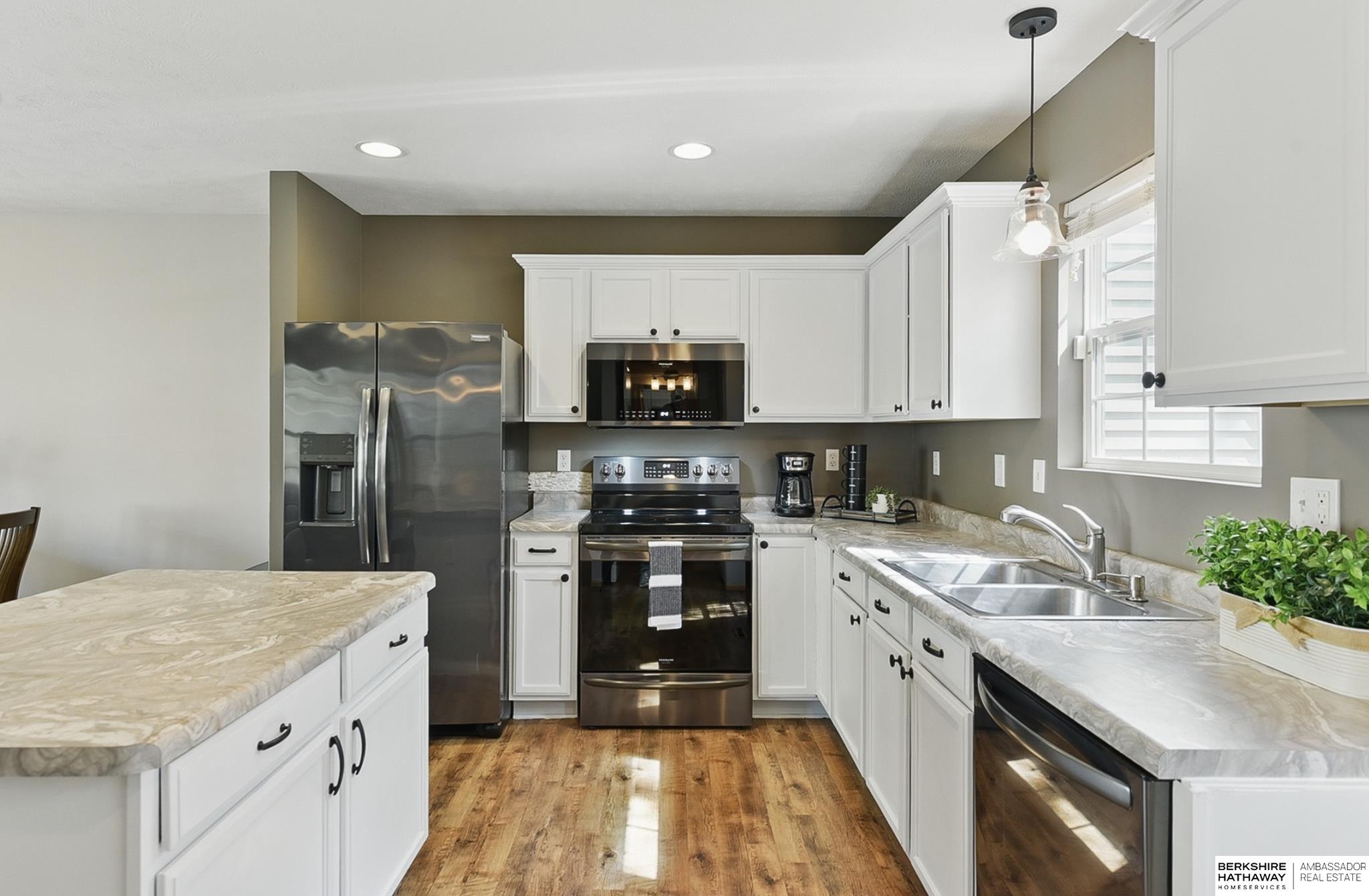 Omaha, Nebraska 68116, United States, 2 Bedrooms Bedrooms, ,2 BathroomsBathrooms,Residential,Pending,136917