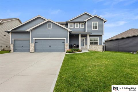 Photo of 5307 Helwig Avenue, Papillion, NE 68133 (MLS # 22611846)