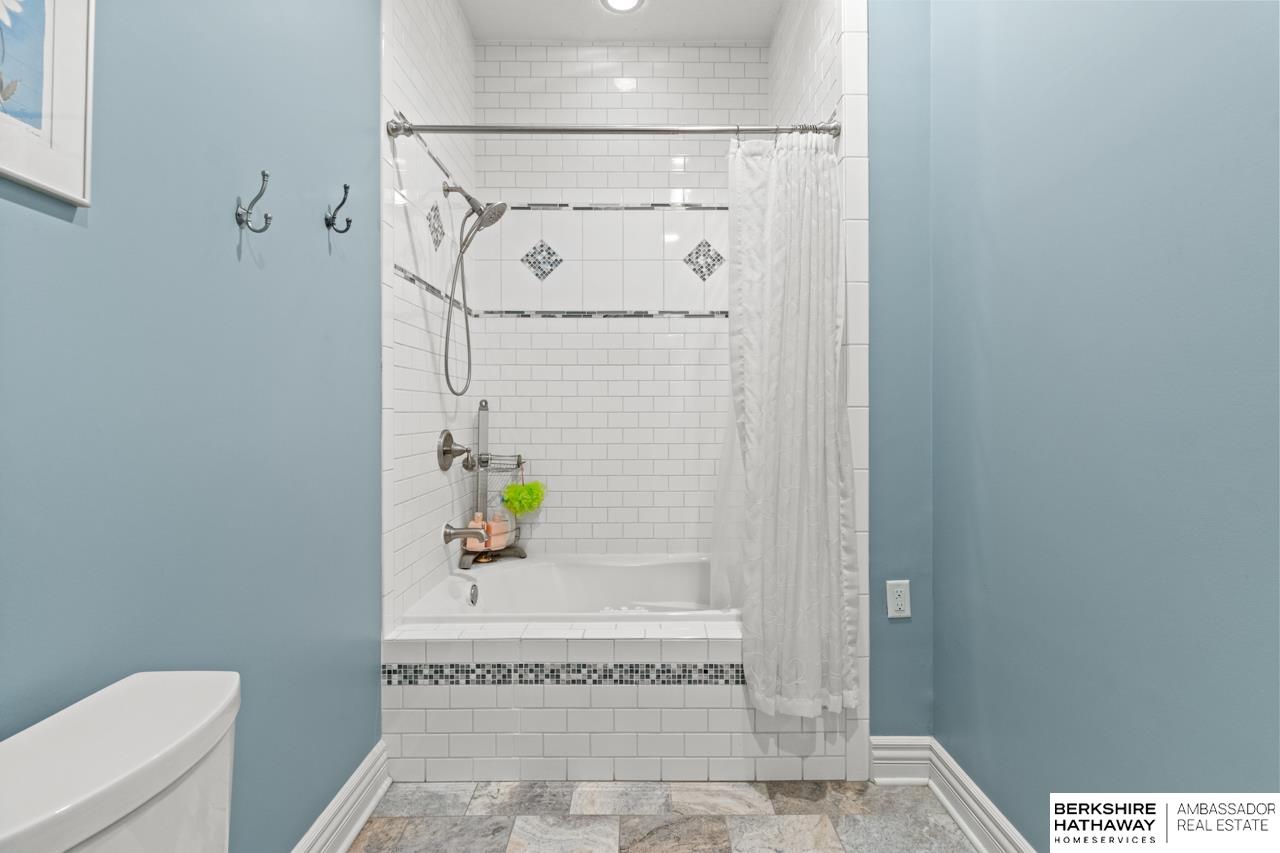 Omaha, Nebraska 68142, United States, 5 Bedrooms Bedrooms, ,4 BathroomsBathrooms,Residential,Pending,125551