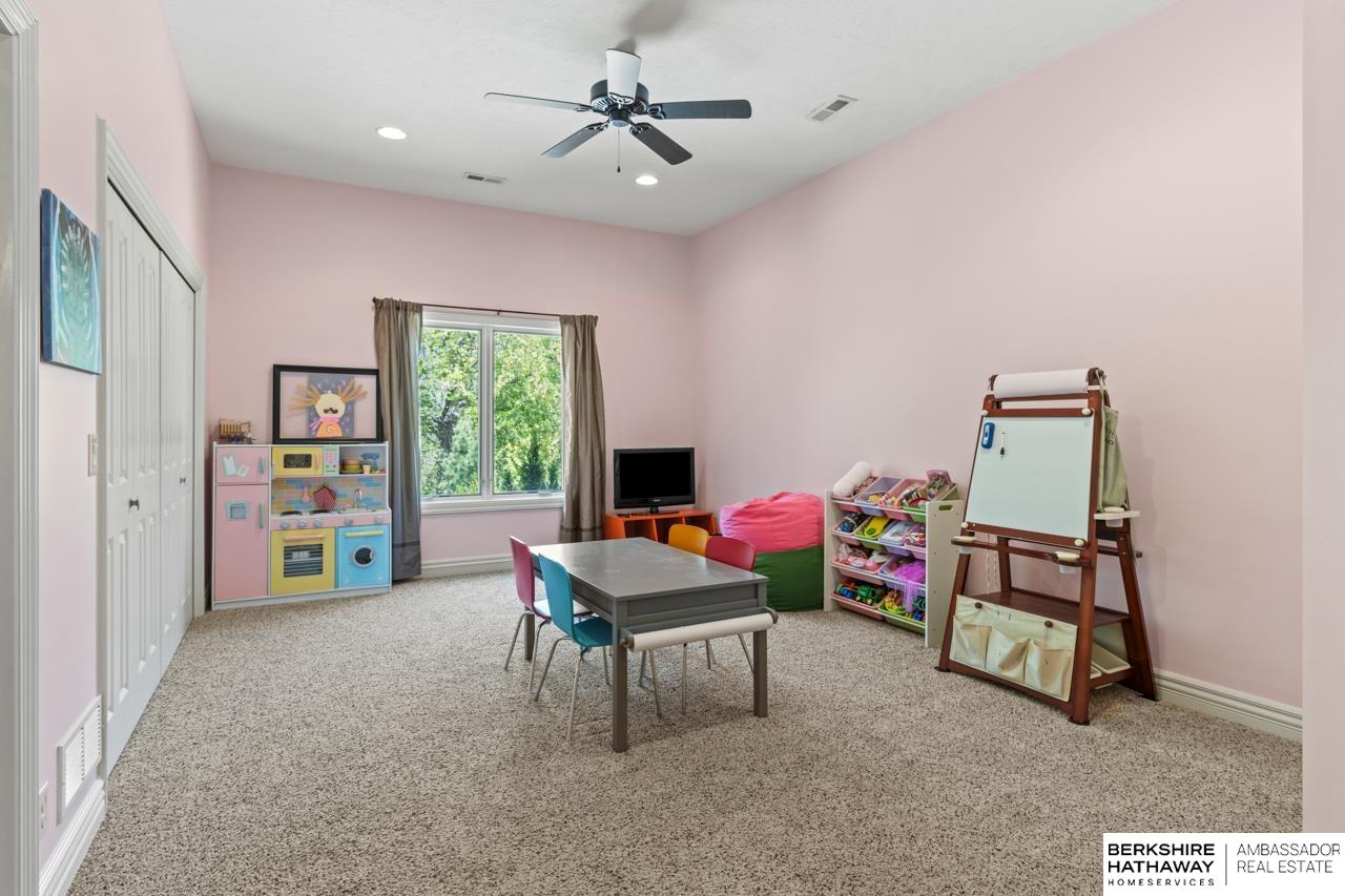 Omaha, Nebraska 68142, United States, 5 Bedrooms Bedrooms, ,4 BathroomsBathrooms,Residential,Pending,125551