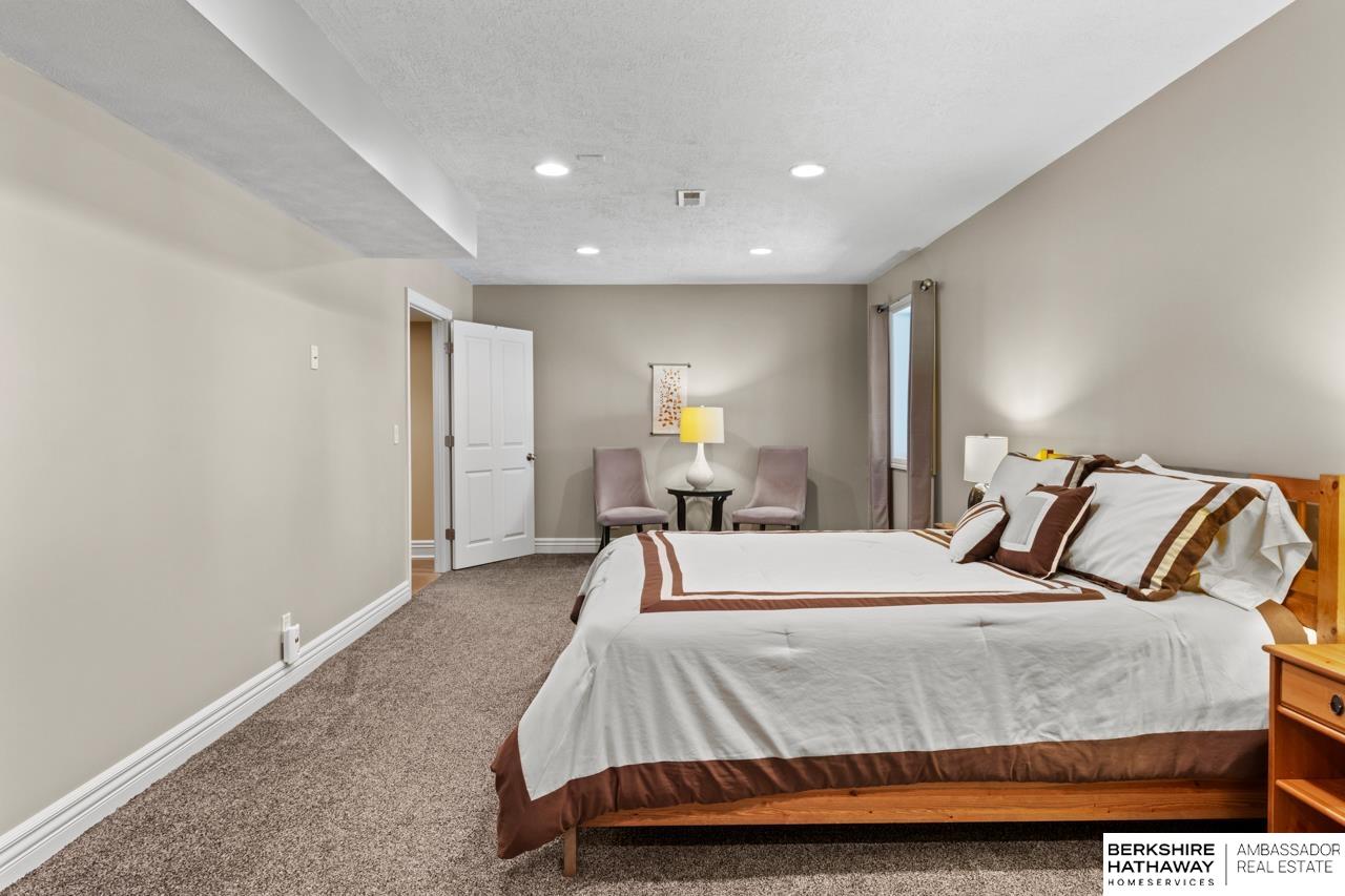 Omaha, Nebraska 68142, United States, 5 Bedrooms Bedrooms, ,4 BathroomsBathrooms,Residential,Pending,125551