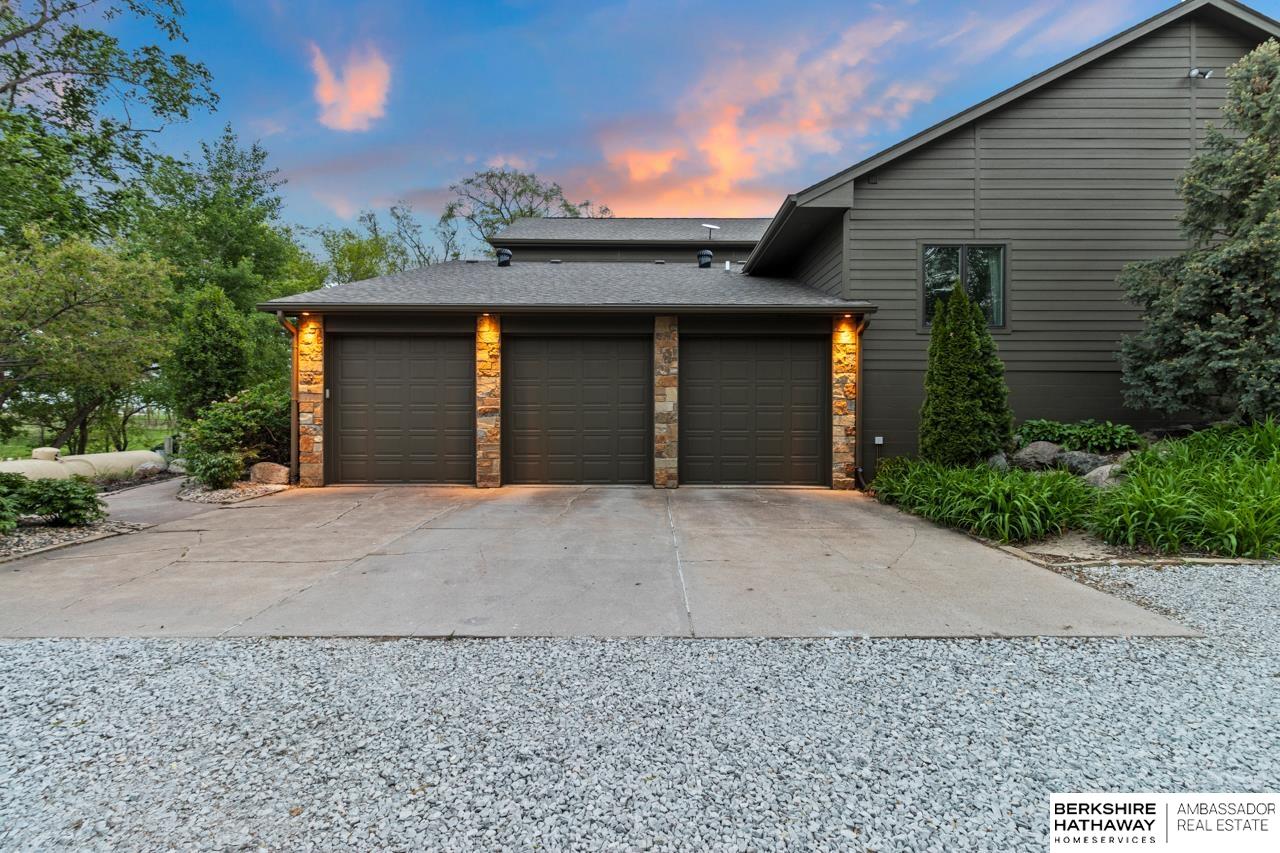 Omaha, Nebraska 68142, United States, 5 Bedrooms Bedrooms, ,4 BathroomsBathrooms,Residential,Pending,125551