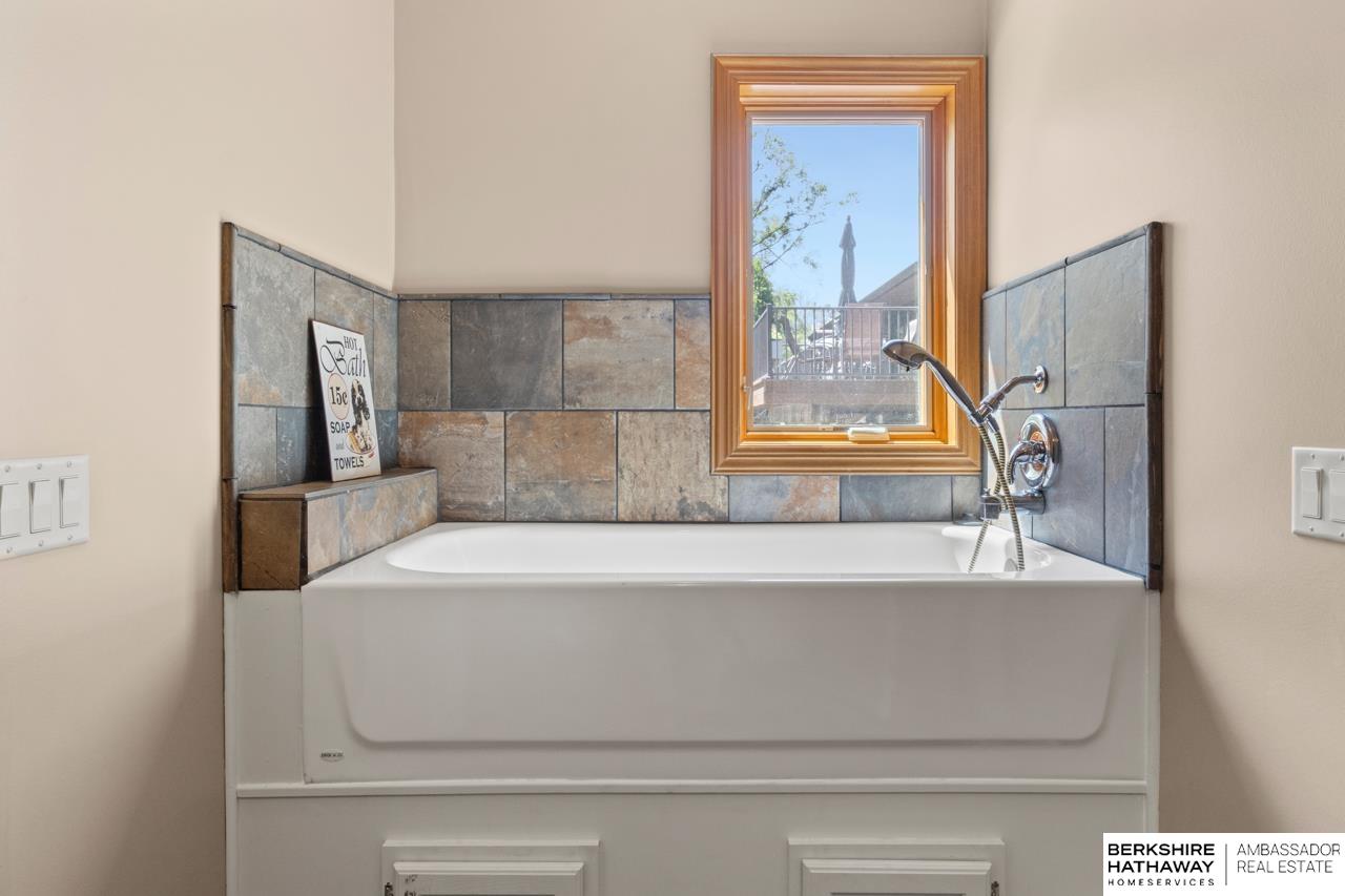 Omaha, Nebraska 68142, United States, 5 Bedrooms Bedrooms, ,4 BathroomsBathrooms,Residential,Pending,125551