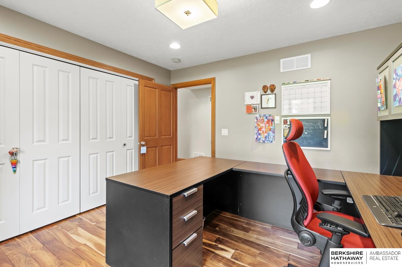 Omaha, Nebraska 68142, United States, 5 Bedrooms Bedrooms, ,4 BathroomsBathrooms,Residential,Pending,125551