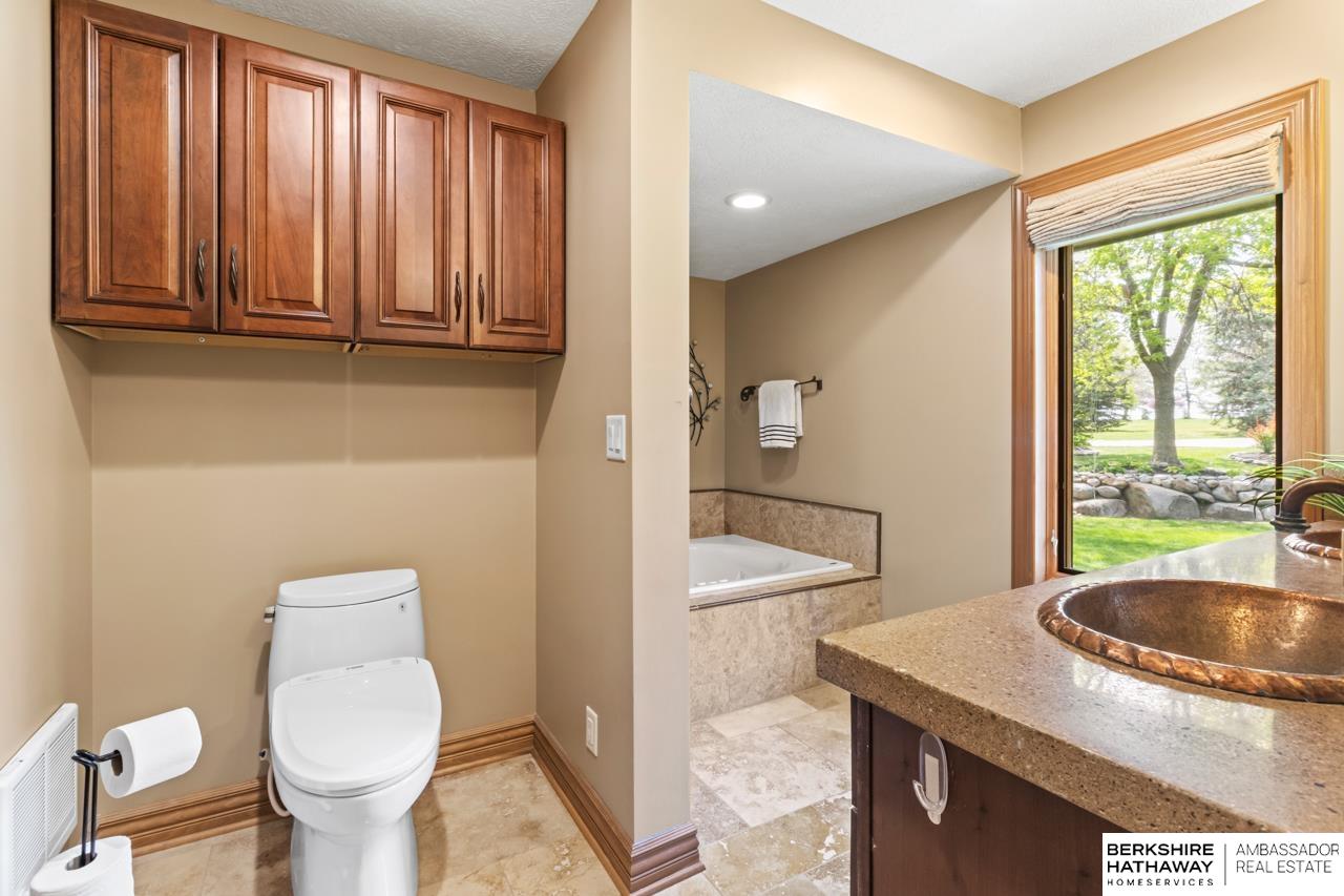 Omaha, Nebraska 68142, United States, 5 Bedrooms Bedrooms, ,4 BathroomsBathrooms,Residential,Pending,125551