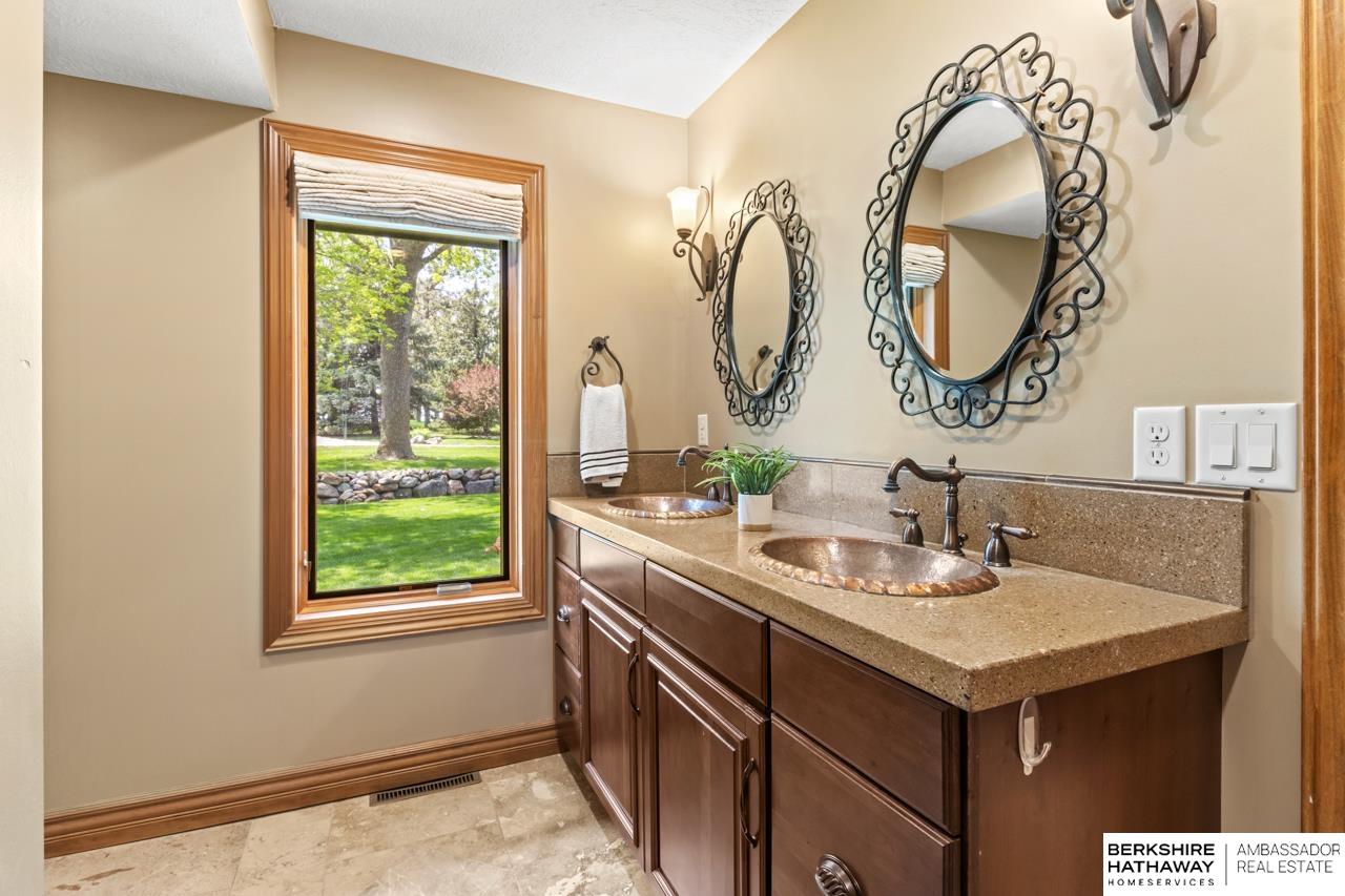 Omaha, Nebraska 68142, United States, 5 Bedrooms Bedrooms, ,4 BathroomsBathrooms,Residential,Pending,125551